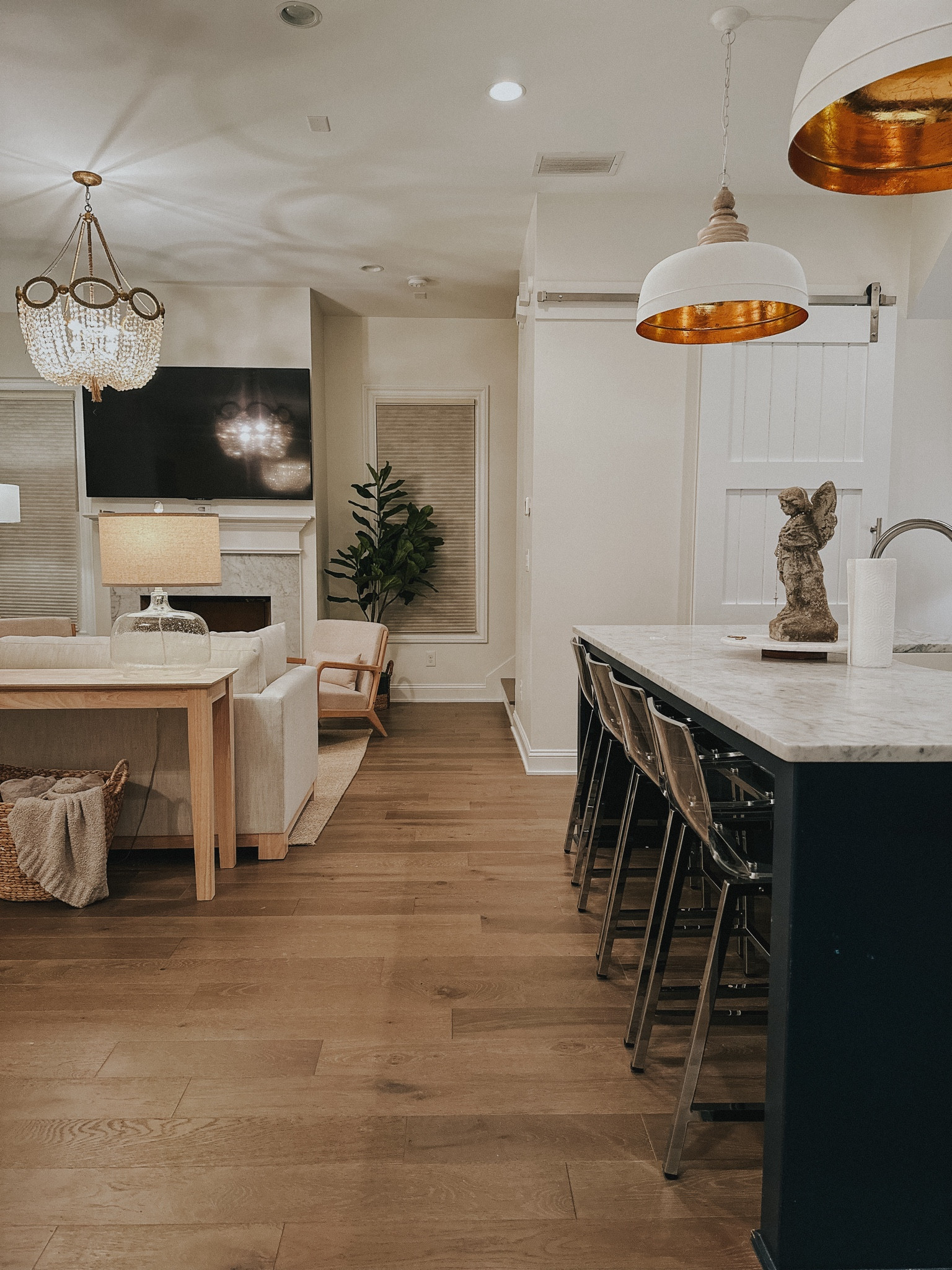 A neutral living room done right and affordable.  

Wayfair, crate and barrel neutral couch




#LTKHome #LTKFallSale #LTKSaleAlert