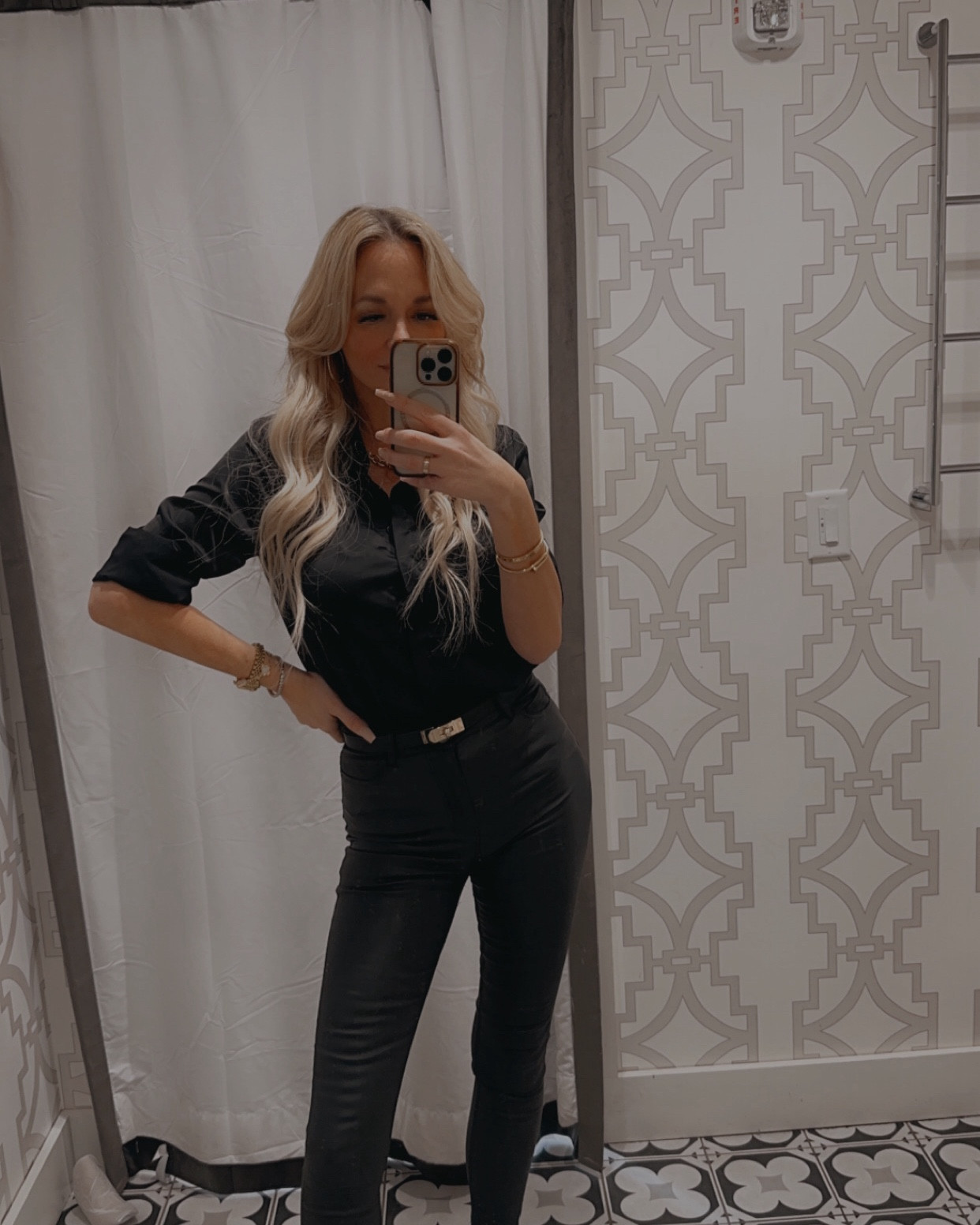 monday ✨ 🖤
#nashville #vicidolls #black #blonde #fyp #trending #foryou

#LTKWorkwear #LTKFindsUnder100