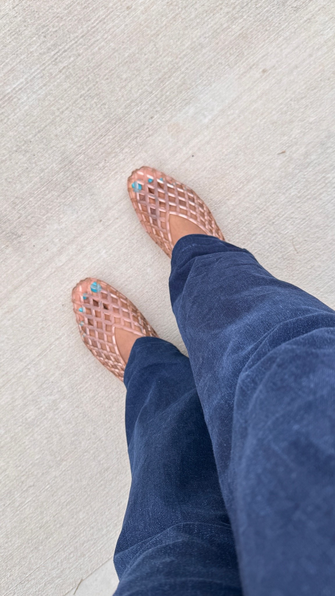 Got in on the jelly shoe trend when I was gifted these in the color mocha, size 10. They are soooo comfortable. I’ve worn them mostly running errands and doing a bit of walking and standing.
#summershoes

#LTKTall #LTKTravel #LTKSeasonal