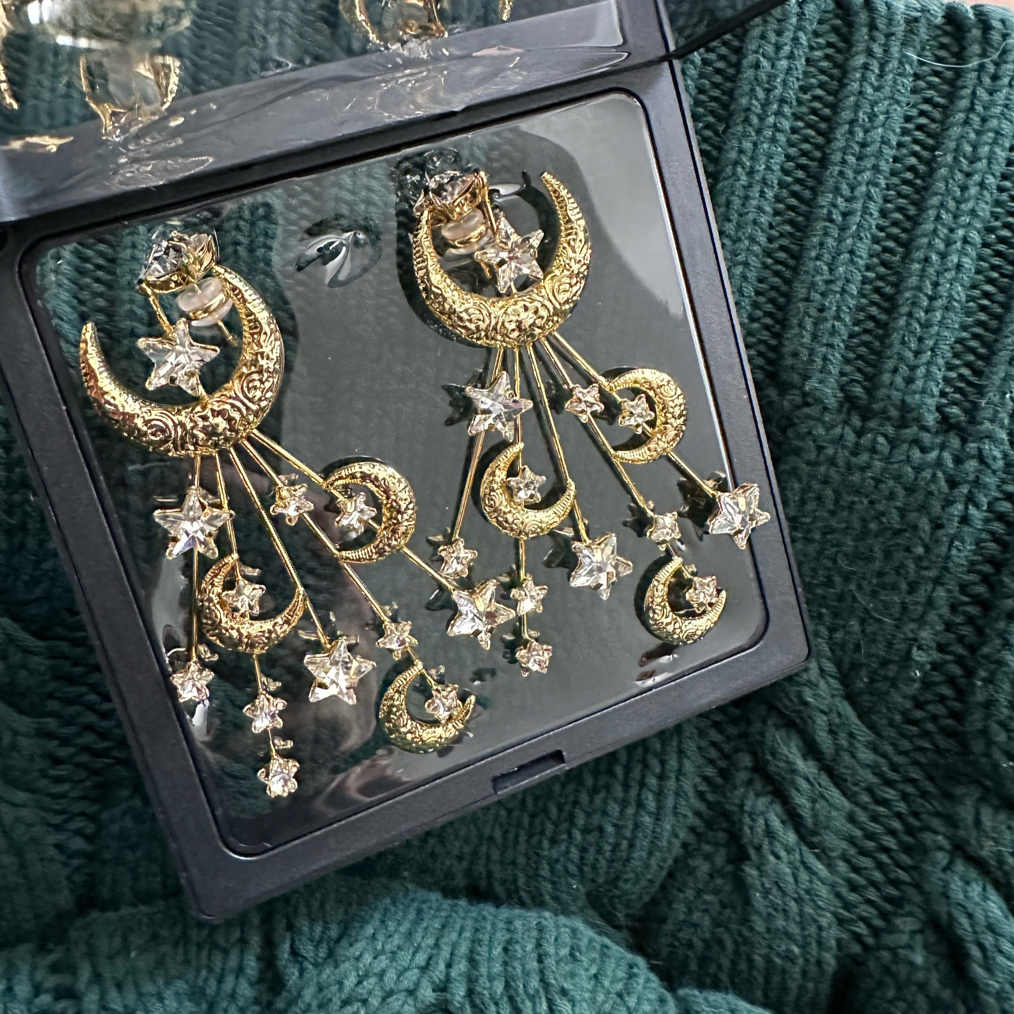 The prettiest Amazon earrings of all time (that are kind of basically a Jennifer Behr dupe)

Perfect for Halloween and the upcoming holiday season (hello Christmas parties and NYE)

___________________________

New years outfit | designer dupe | Amazon jewelry | Amazon earrings | star earrings | celestial earrings | Amazon dupe | under 50

#LTKHoliday #LTKxPrime #LTKSeasonal