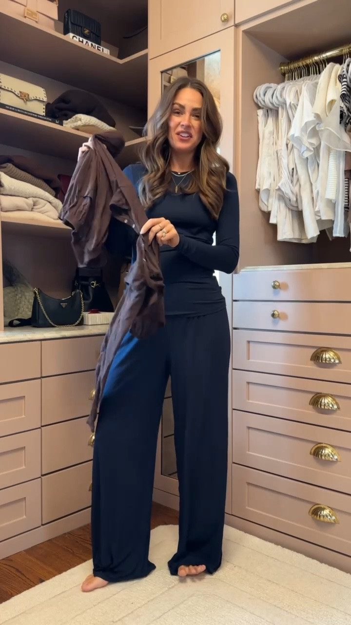 This was such a GOOD find on amazon and a look for less for Negative sleepwear.
Top - small
Bottoms - medium

Amazon prime day
Pajamas, loungewear, pjs, ootn

#LTKootd