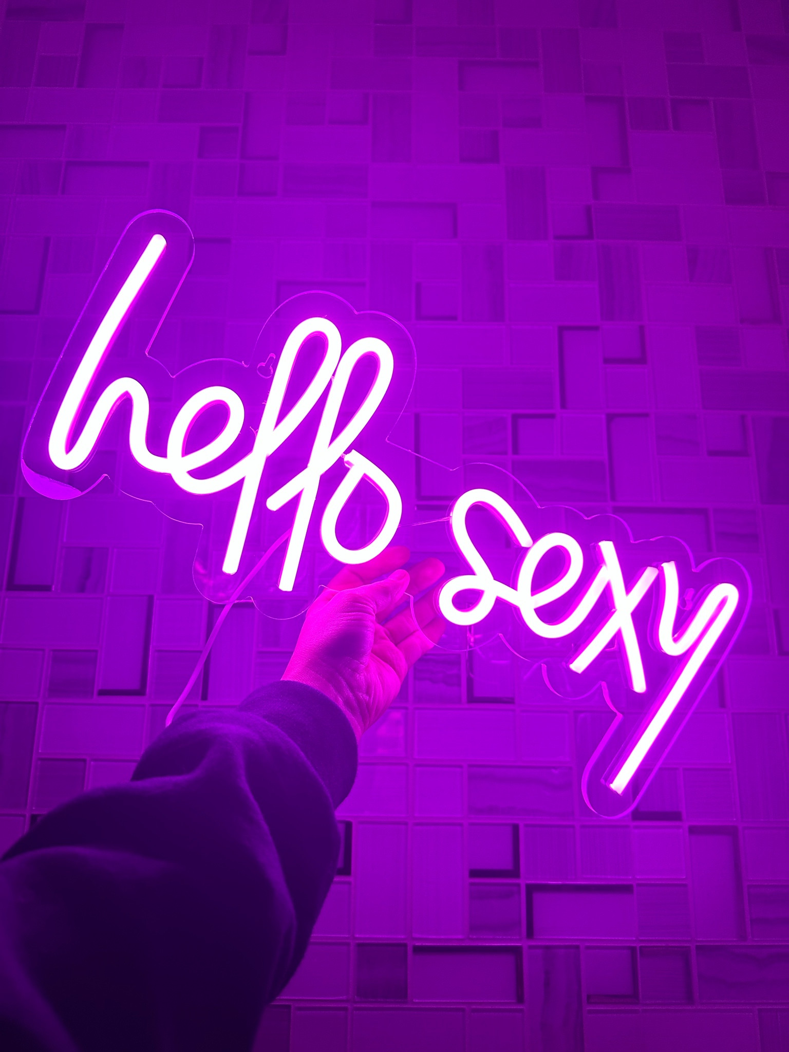 Neon sign - Hello Sexy - 

#LTKstyletip #LTKHoliday #LTKGiftGuide