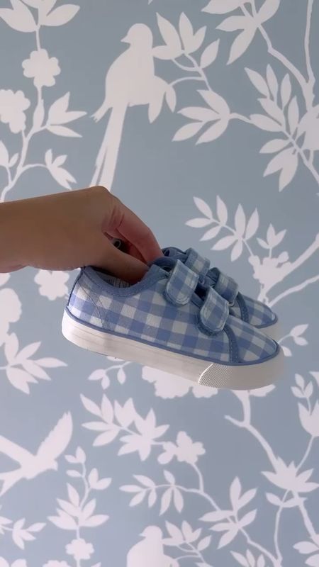 Darling gingham shoes for boys! #boys #gingham #shoes #h&m #blue&white #wallpaper 