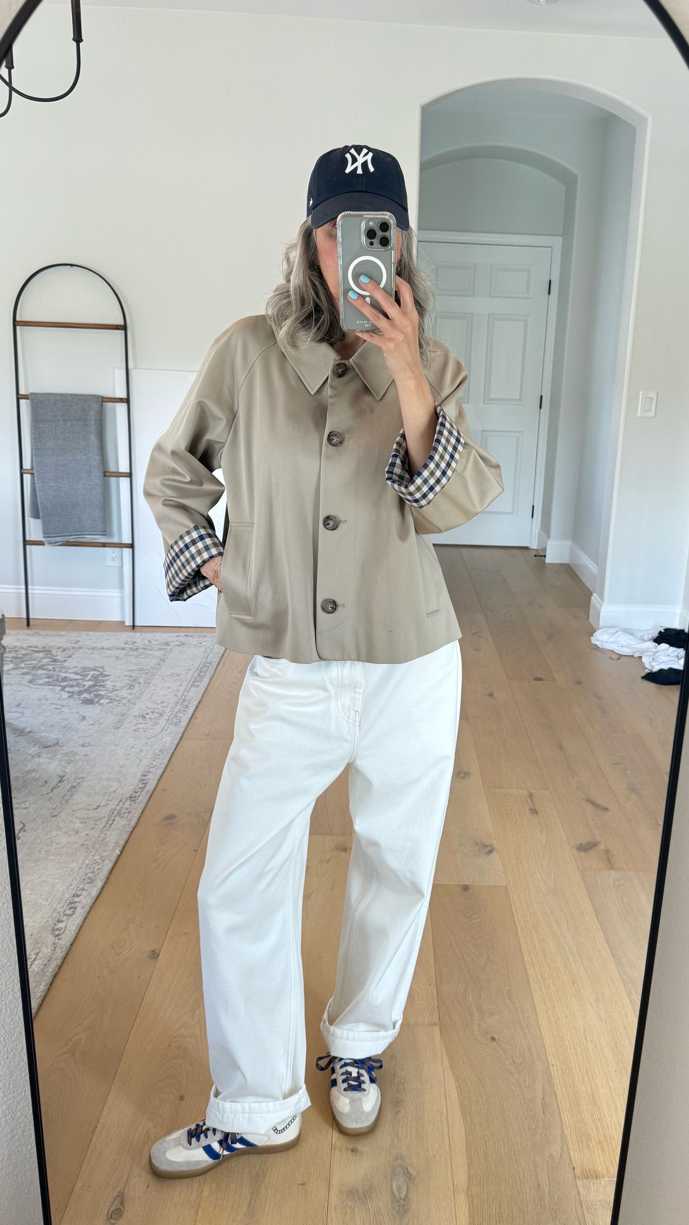 The cropped Bobby trench coat from @sezane is a staple capsule piece for spring. It has been one of my favorite purchases.