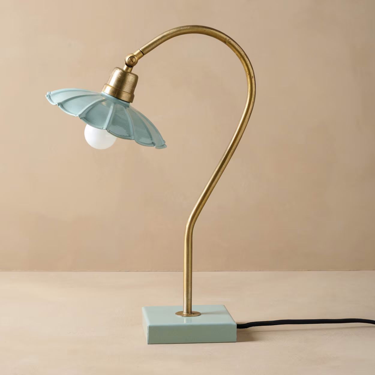 Lulu Enamel Petal Lamp | Magnolia