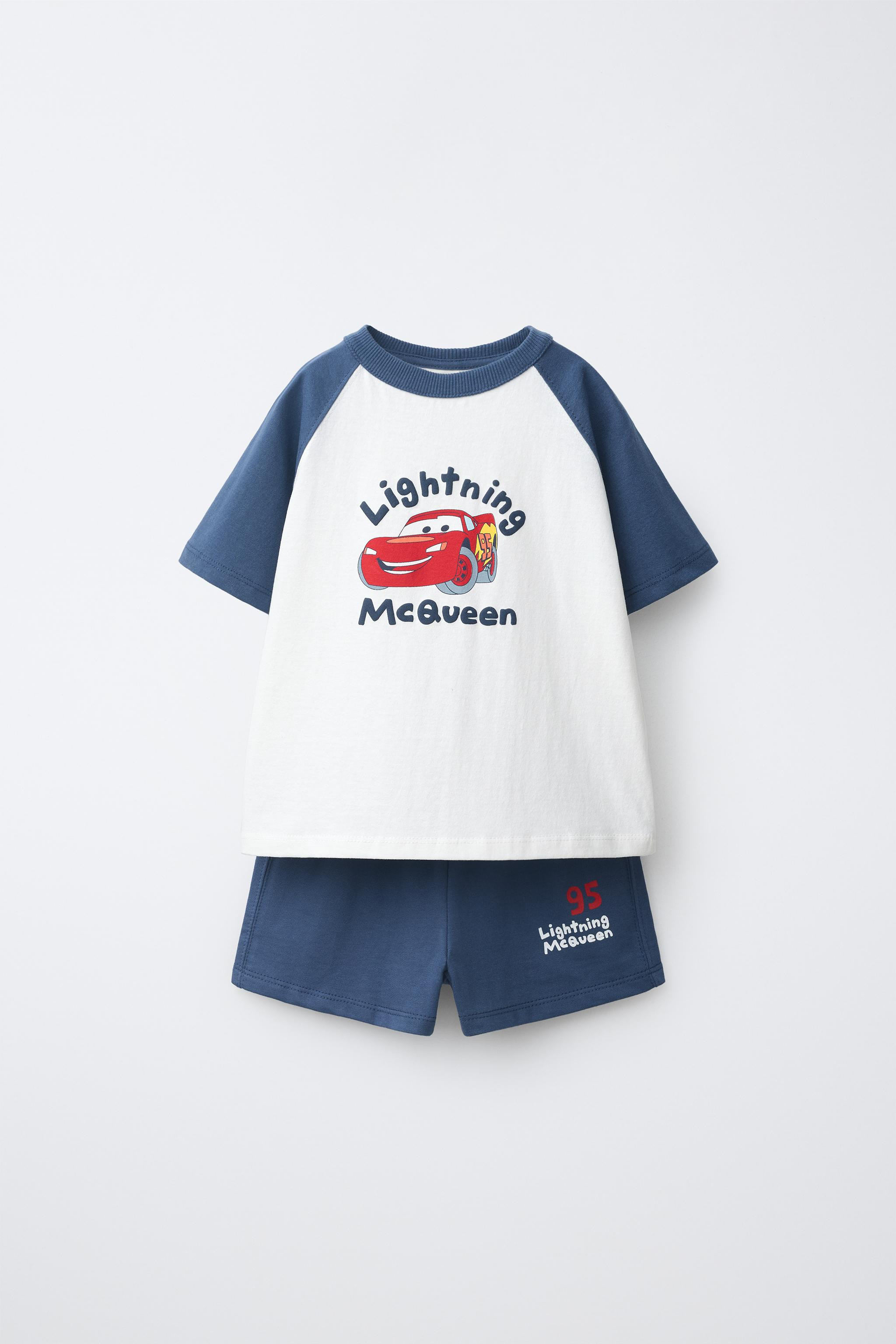 Two-piece set. T-shirt with a round neck and short raglan sleeves. Shorts with an elastic waistba... | Zara US