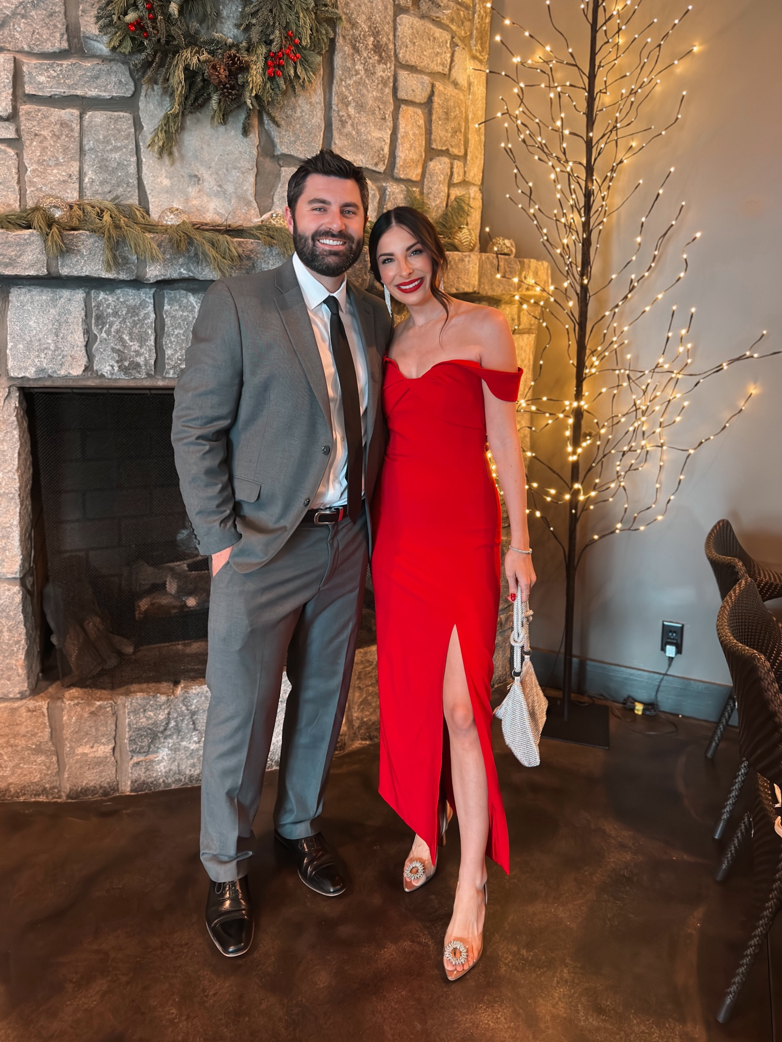 This red dress is the most gorgeous red dress I’ve ever worn. It’s so flattering and I got so many compliments! 

I’m wearing size 4

Red dress, black tie wedding, long red dress, rhinestone earrings, rhinestone purse, gala dress, nye fashion accessories, wedding guest dress, winter wedding guest