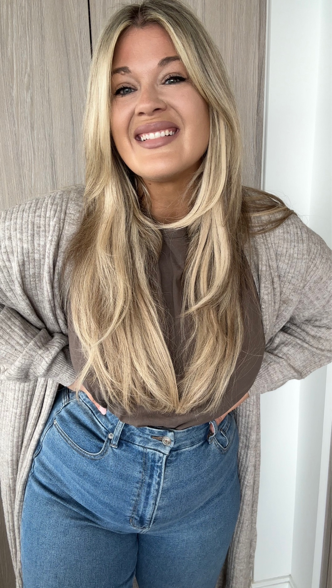 Midsize Neutral Outfit!
Nuudd T-shirt: Size XL
Cardigan: XL
Jeans: Size 12

#LTKstyletip #LTKcurves