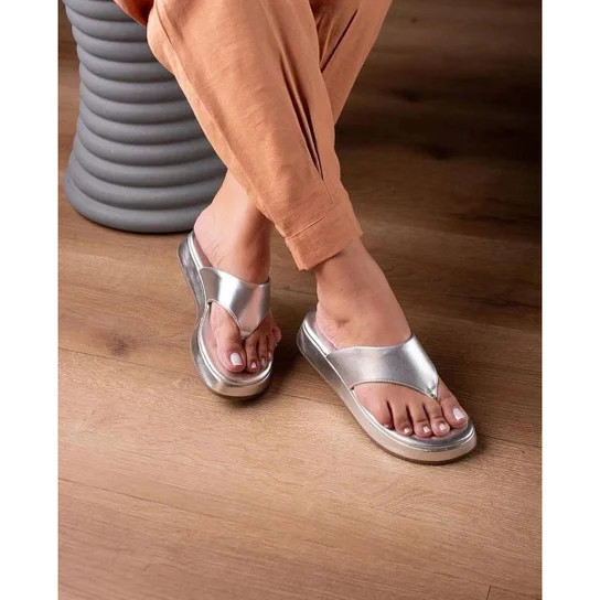 Sandália Parvaneh Flatform Papete Feminina Metalizada - Prata | Netshoes (BR)