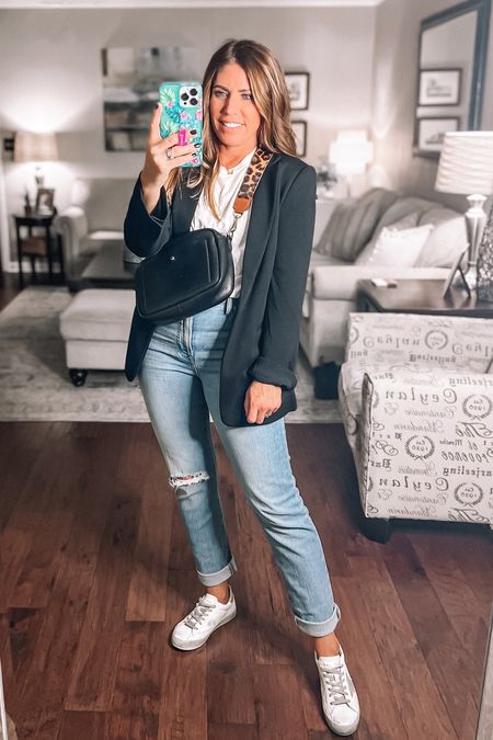 I’m wearing the perfect vintage jeans in coney wash and they are on sale for under $55 for madewell insiders!

Hurry sizes are going fast. I’m wearing a 27 tall and they do run big so size down 1

Madewell jeans

#LTKstyletip #LTKsalealert #LTKunder50