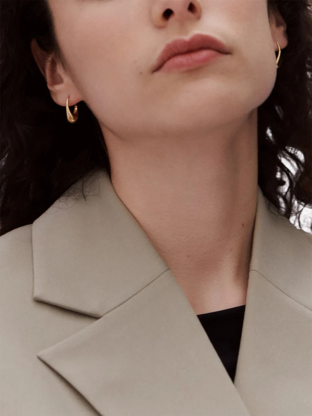 Otiumberg Roscida Drop Hoop Earrings | Gold | FARFETCH RO | Farfetch Global