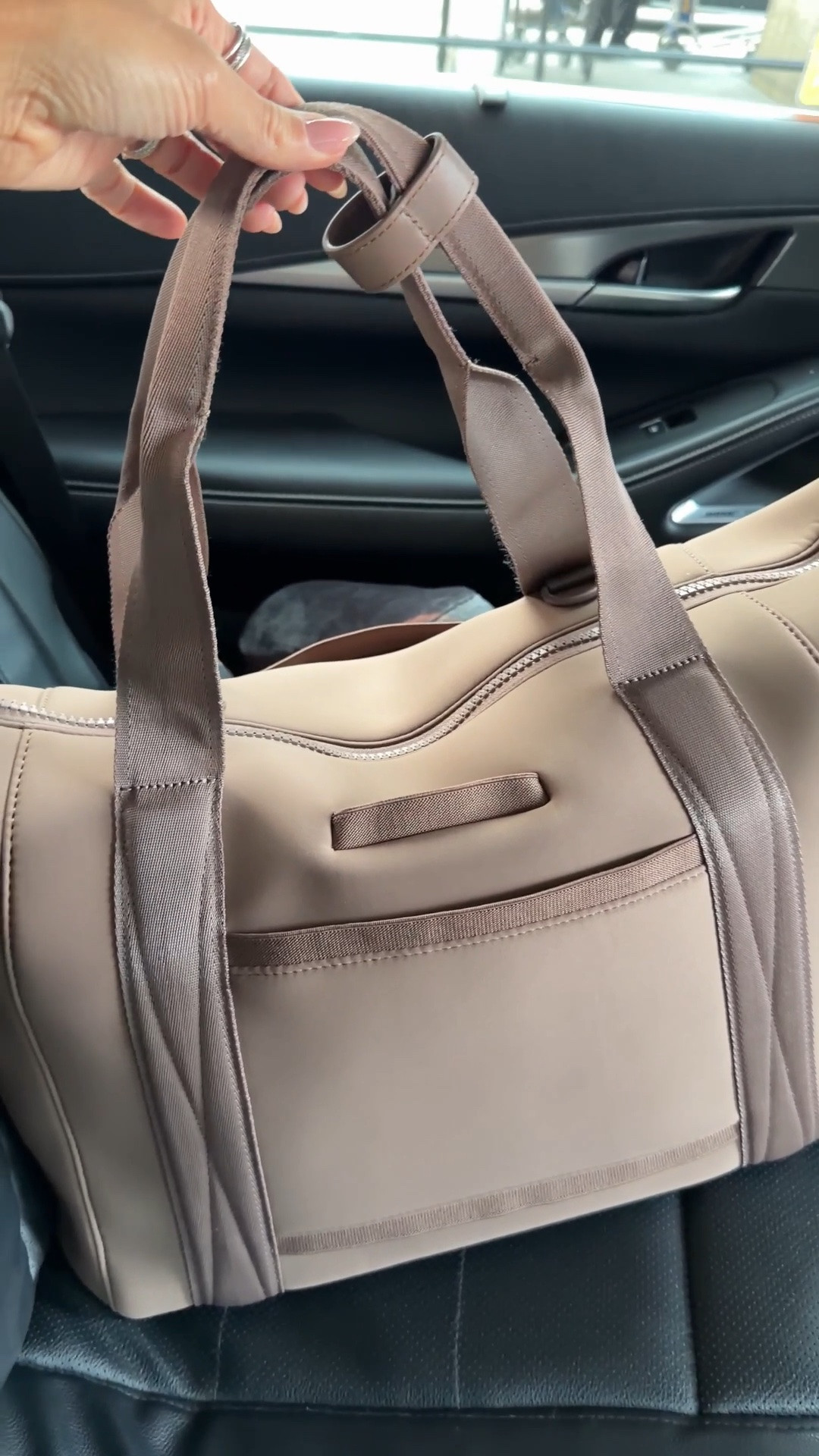 The travel tote of all travel totes from @Quince It’s like a Mary Poppins bag with endless compartments and details that make traveling a breeze! PS fits under your flight seat! 🙌🏽 #QuincePartner

#LTKSeasonal #LTKOver40