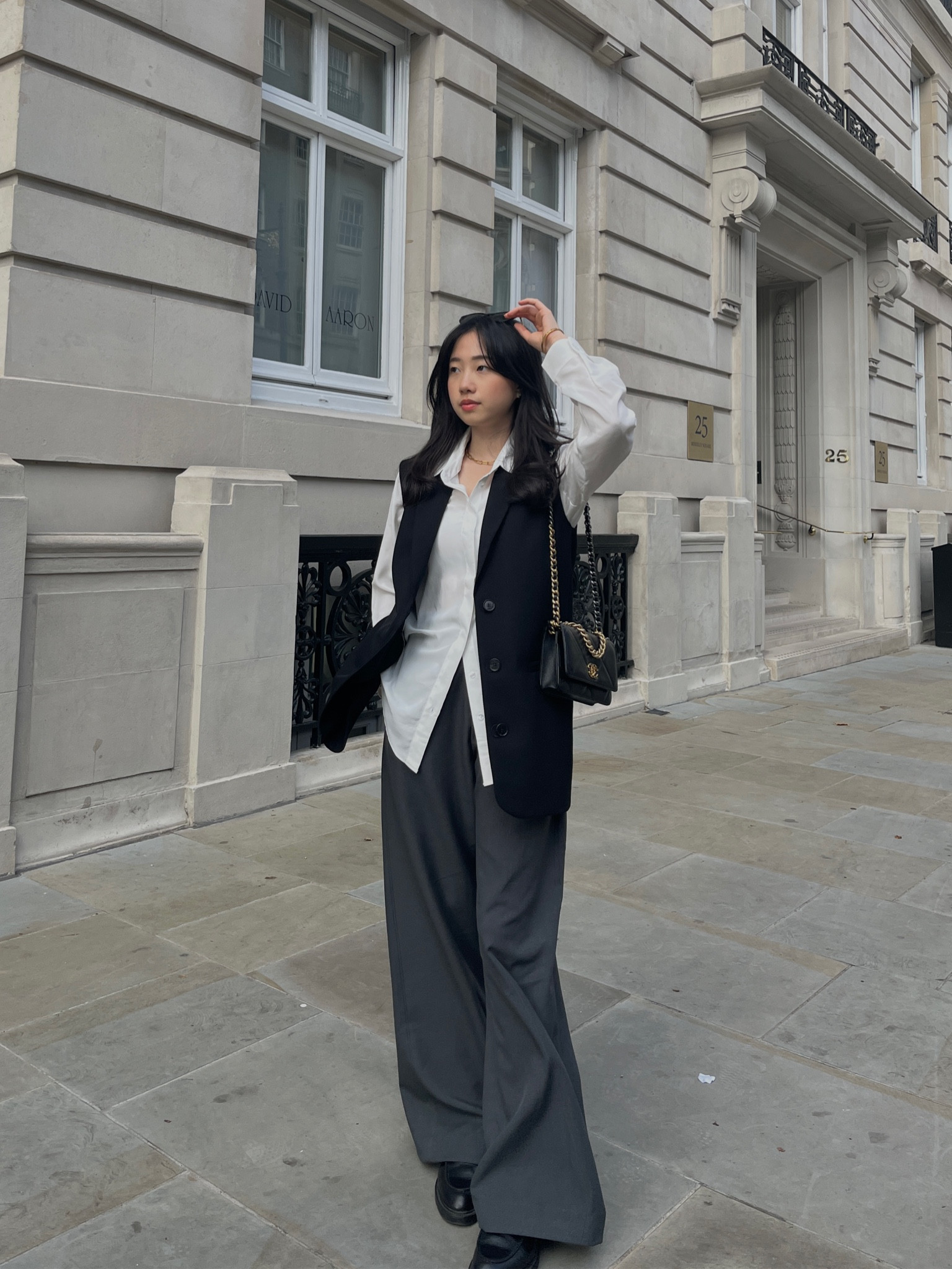 chic fall look 🤍🖤 
monochromatic & timeless pieces

linking similar items below!

 

#LTKworkwear #LTKGiftGuide #LTKeurope