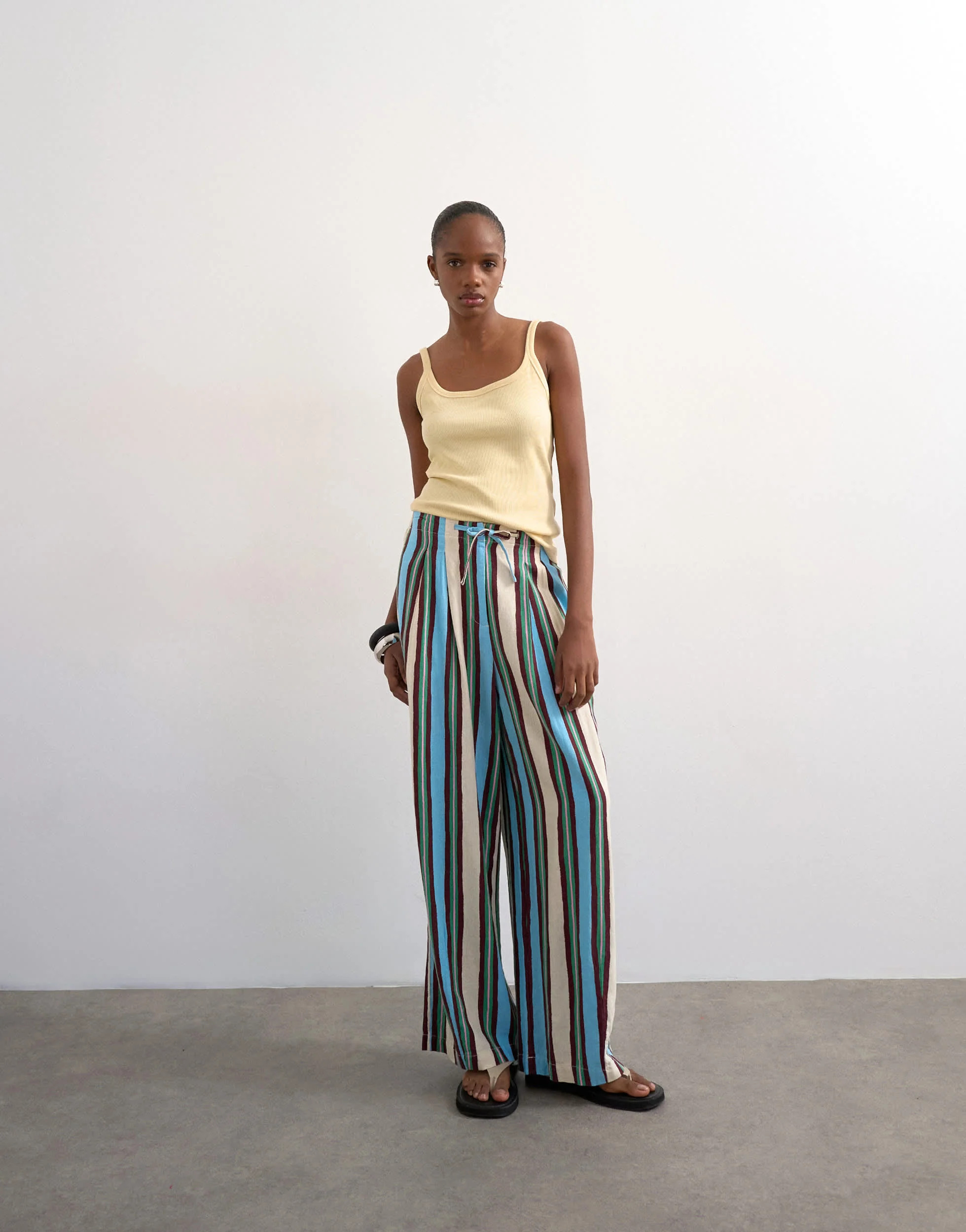 Topshop Leinen-Ballonhose mit Bindegürtel und gestreiften Verläufen | Topshop