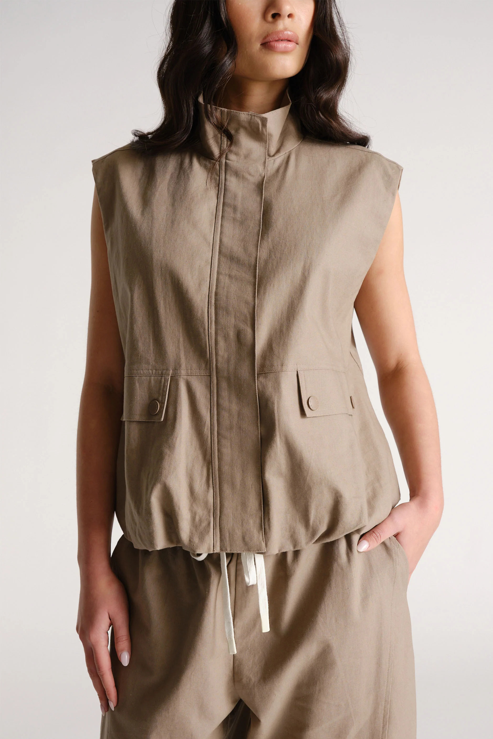 D-Luxe Linen Blend Vest - Barley | DECJUBA | DECJUBA