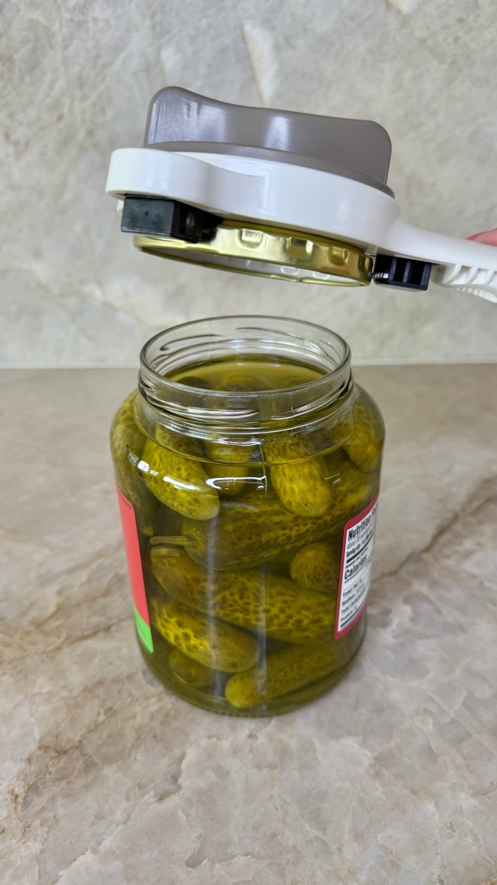 Adjustable jar opener!
This jar opener requires minimal effort to open lids of any sizes.
#LTKHome #LTKKitchen #HomeHacks #DoorOpener