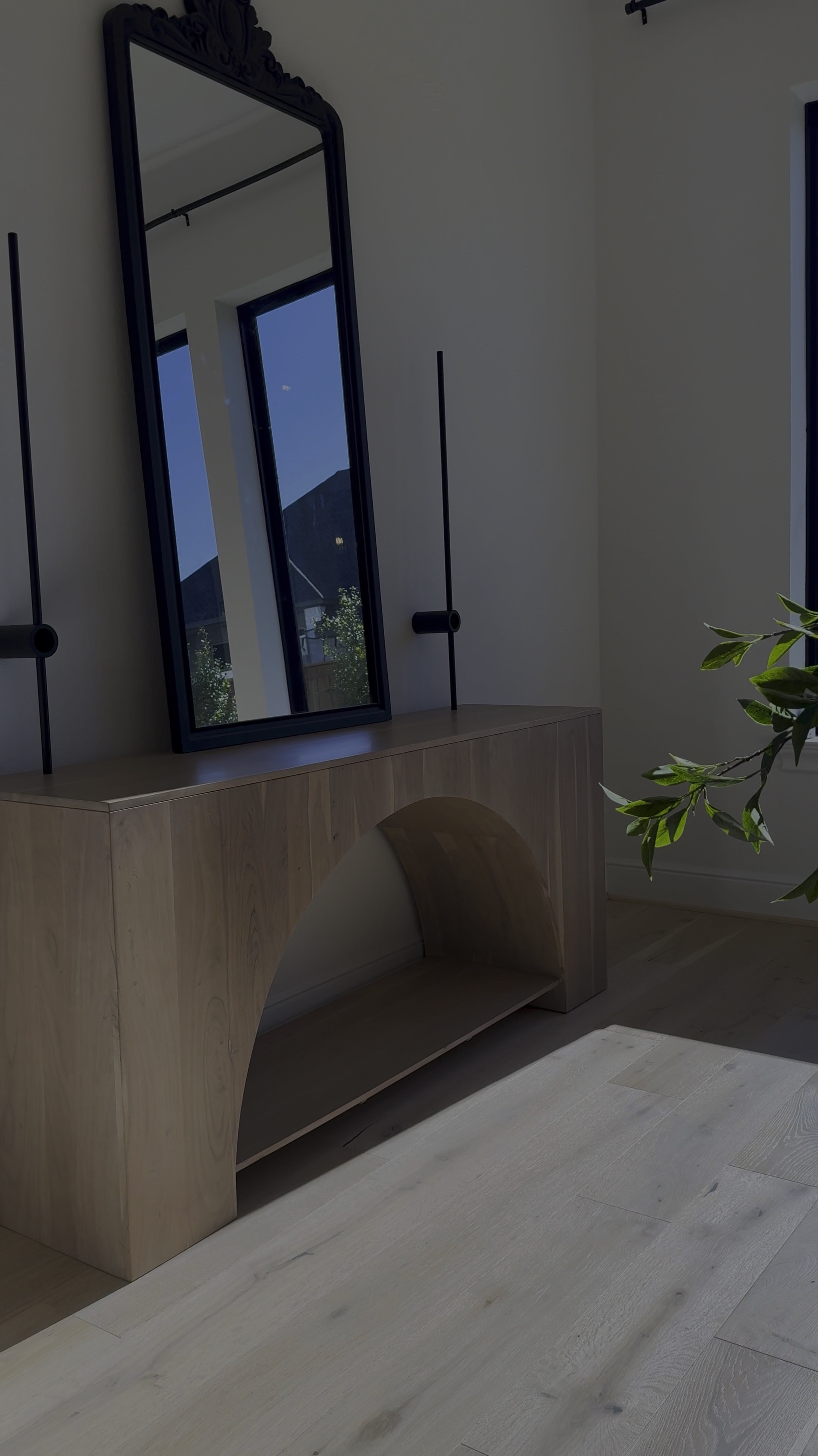 Wanted to share with you this STUNNING console I found! I mean take a look! Still trying to figure out exactly how to style it but it’s a KEEPER! ☺️

Shop below! 🫶🏽

#LTKVideo #LTKHome #LTKStyleTip