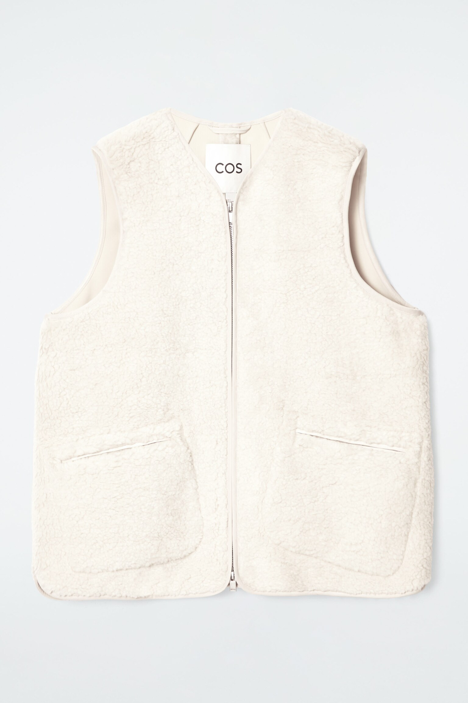 OVERSIZED-WESTE AUS KUNSTLAMMFELL - ELFENBEIN | COS (EU)