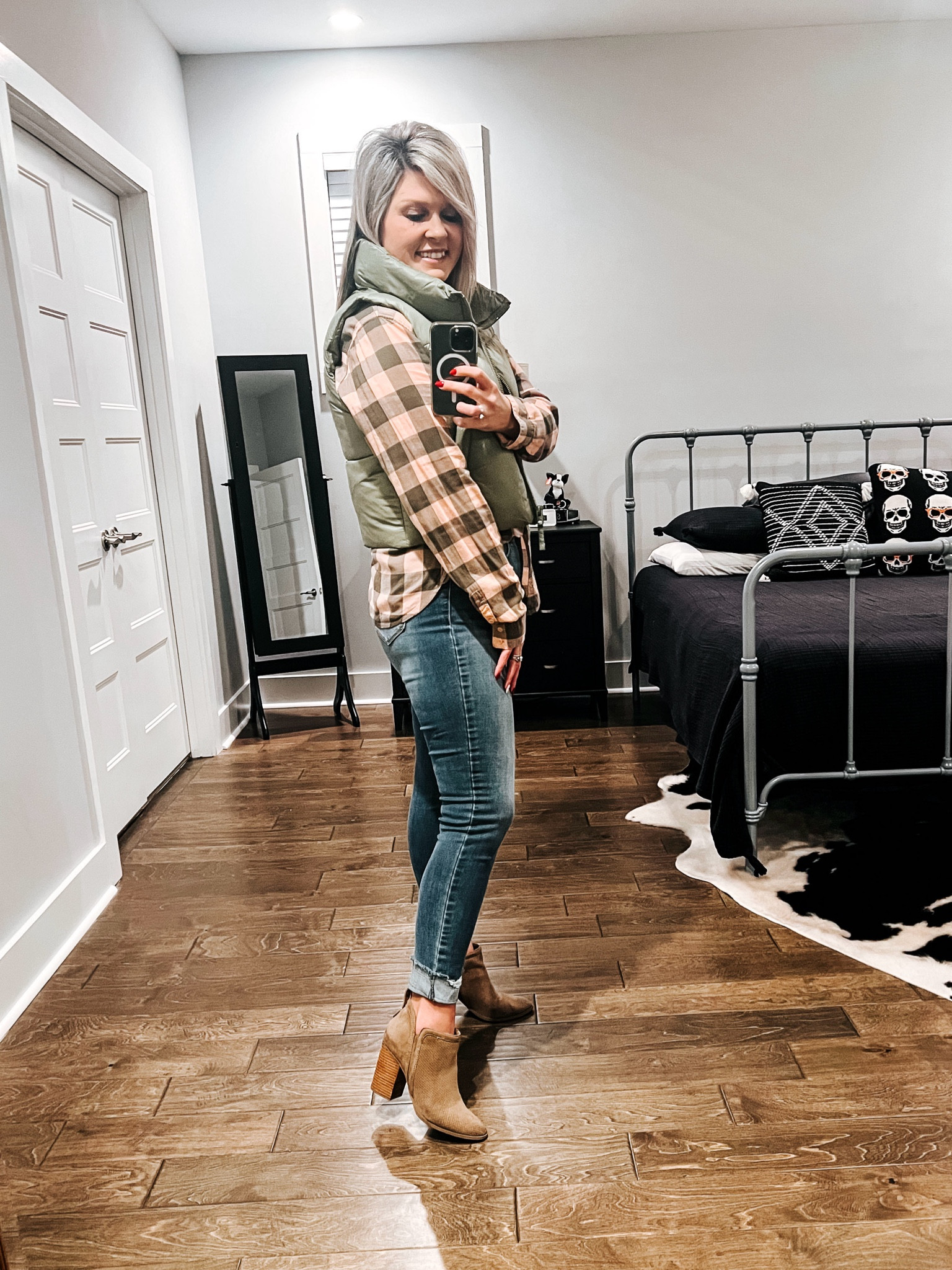 who doesn’t love a good plaid top && puffer vest fit?!? 🤍 it will always be one of my favorite looks!! 

happy friYAY y’all!!! 🤍

#LTKshoecrush #LTKworkwear #LTKstyletip