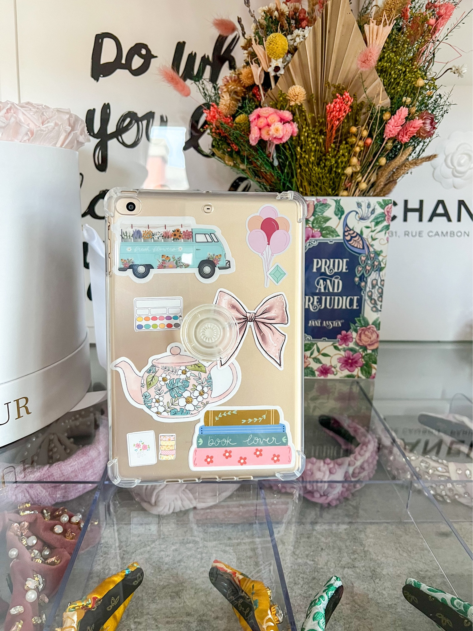 Let’s get creative with my nine year old iPad 📚 I got cute & budget friendly accessories to improve my reading experience 