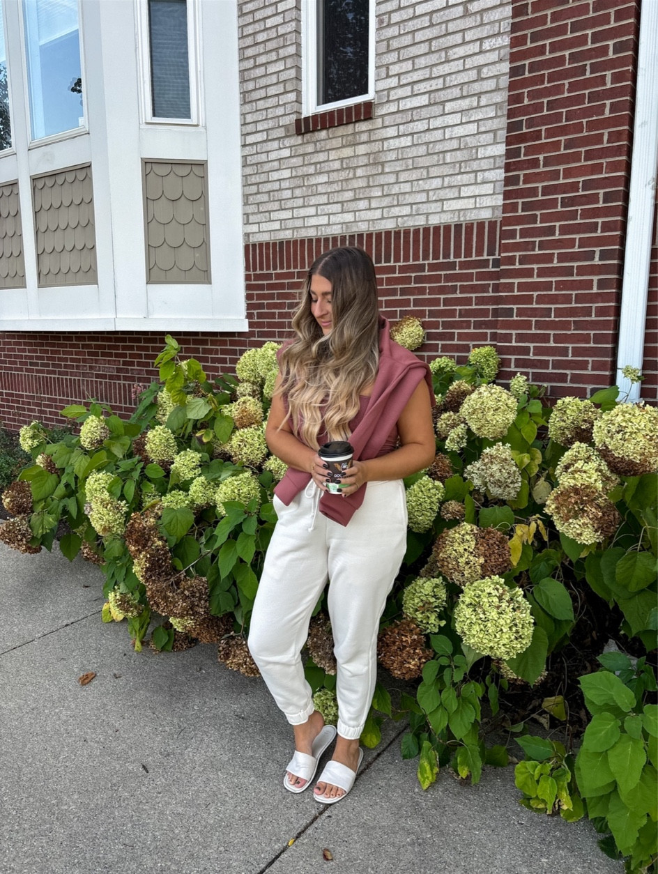 PSL in hand ☕️



#LTKSeasonal #LTKActive #LTKmidsize