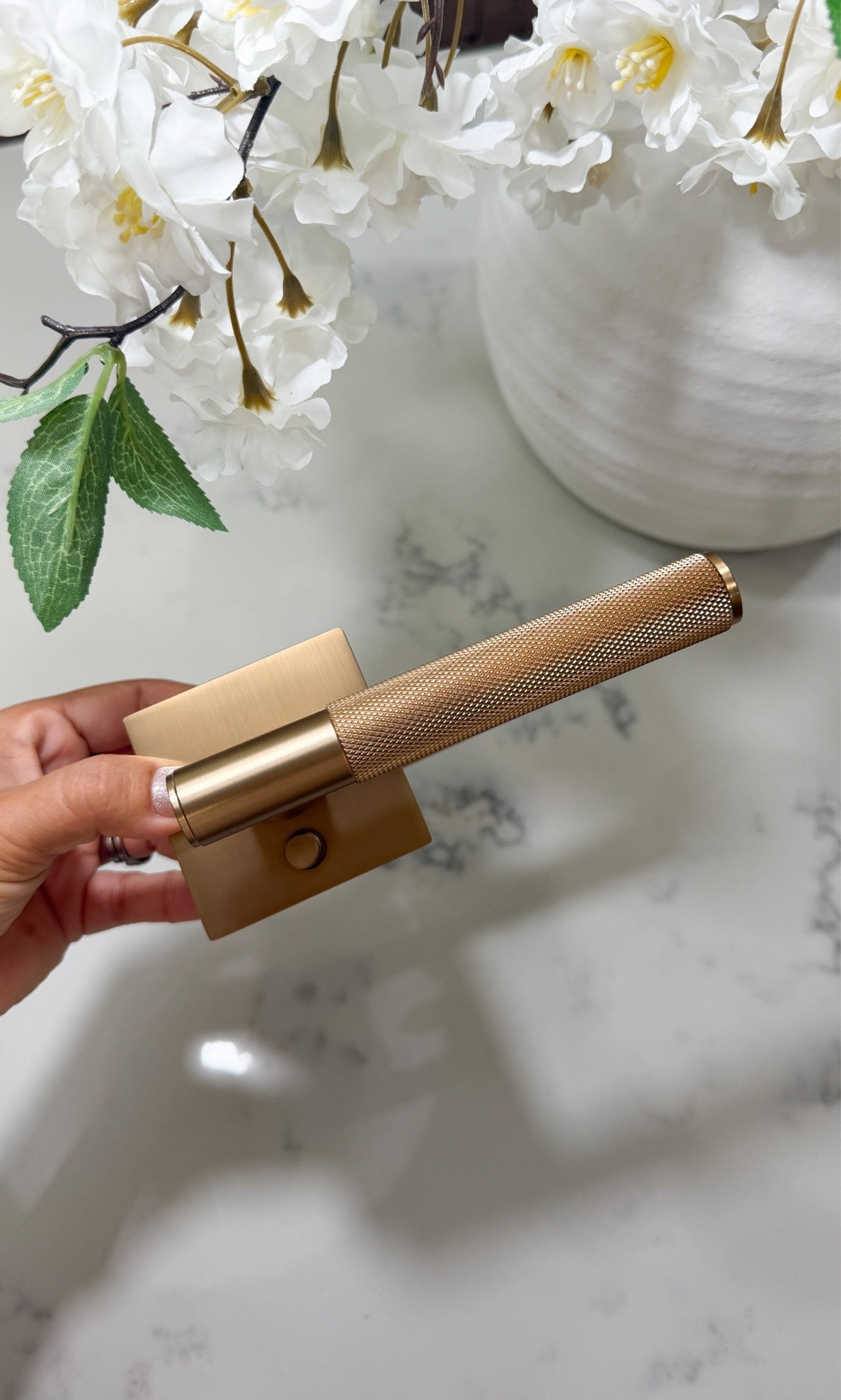 Found the prettiest champagne brass door handles and I’m obsessed. ✨ 

They’re heavy, feel so luxe, and look way more high-end than the price. Already planning to swap them throughout the entire house. 🤎