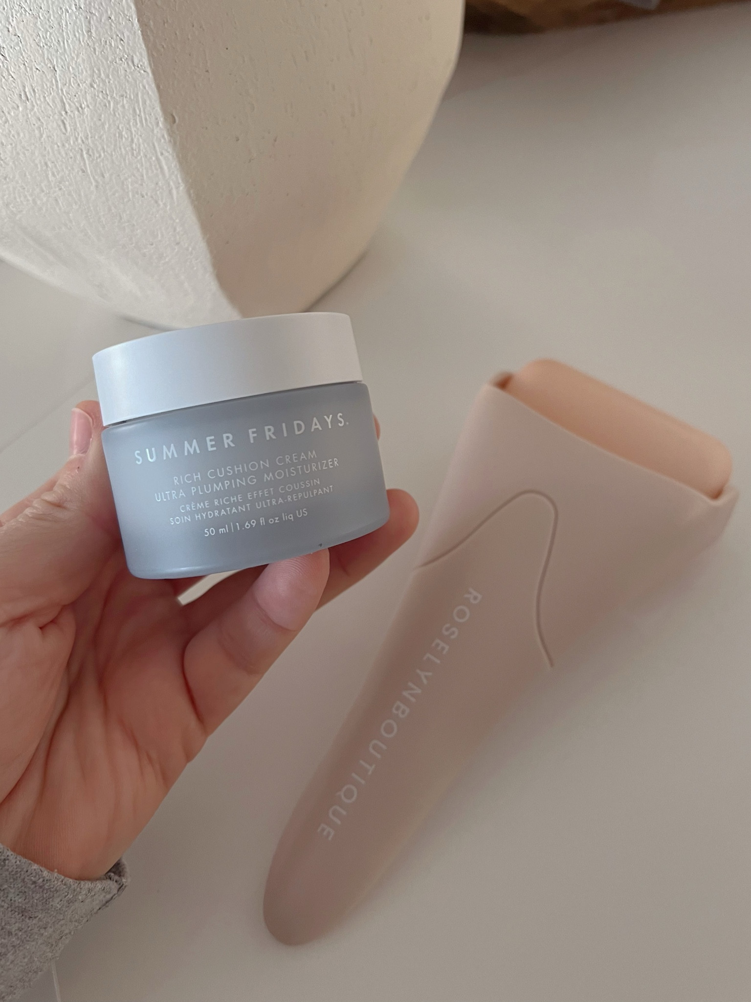 My favorite morning combo! 🤍💦



#morningroutine #skincare #plumpingmoisturizer #iceroller #summerfridays #amazon 

#LTKbeauty