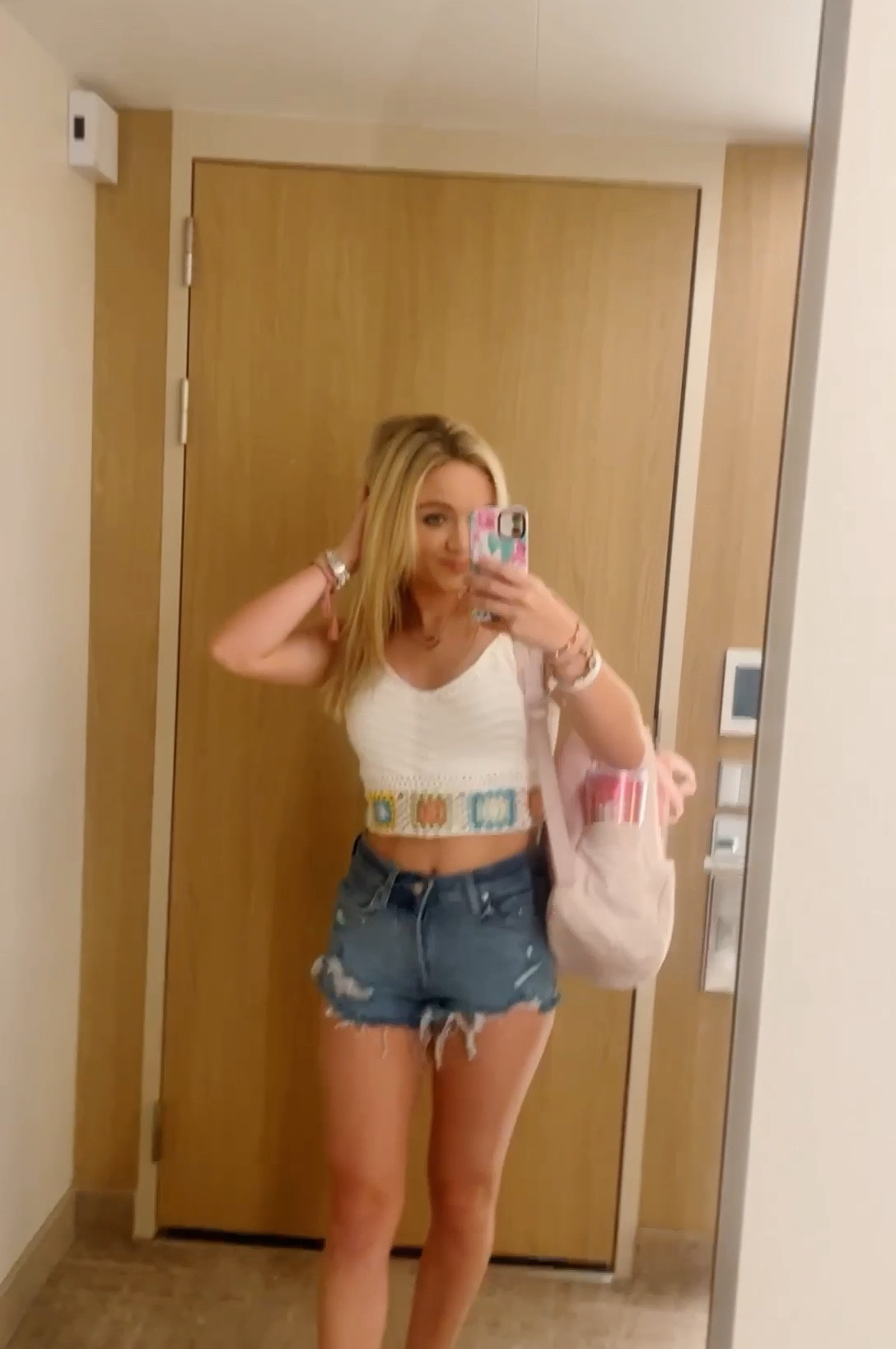 Travel Outfit

#LTKVideo #LTKTravel