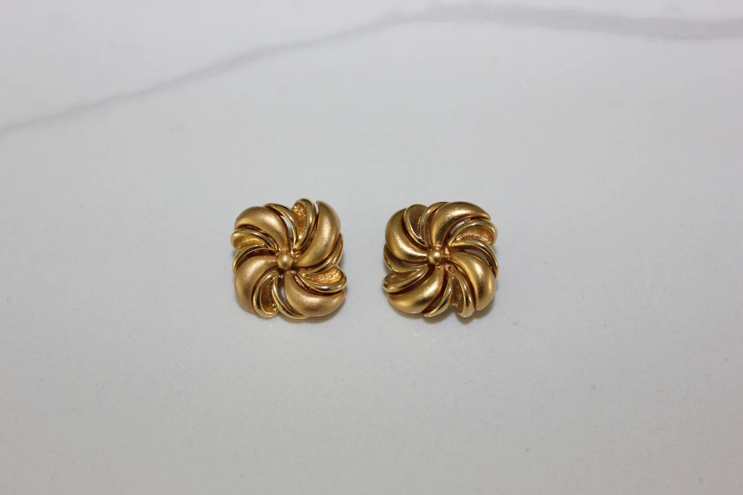 Vintage Monet Floral Swirl Clip on Earrings - Etsy | Etsy (US)