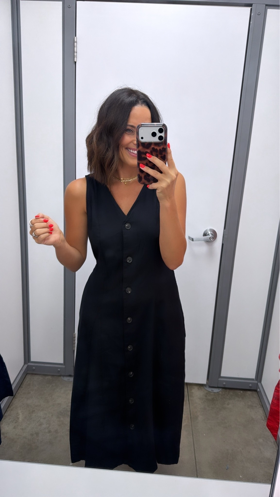 Walmart Deal! 🖤 This classic black dress is under $20 and looks SO much more expensive than it is. It’s one of those pieces you’ll wear on repeat—dress it up with heels or keep it casual with sandals. Such a timeless staple to have in your closet!

✨ Size XS
5’3” for reference

#WalmartFashion #WalmartDeals #AffordableStyle #SummerStyle #BlackDress #BudgetFashion #WalmartFinds #EverydayStyle #LTKFinds #WardrobeStaples