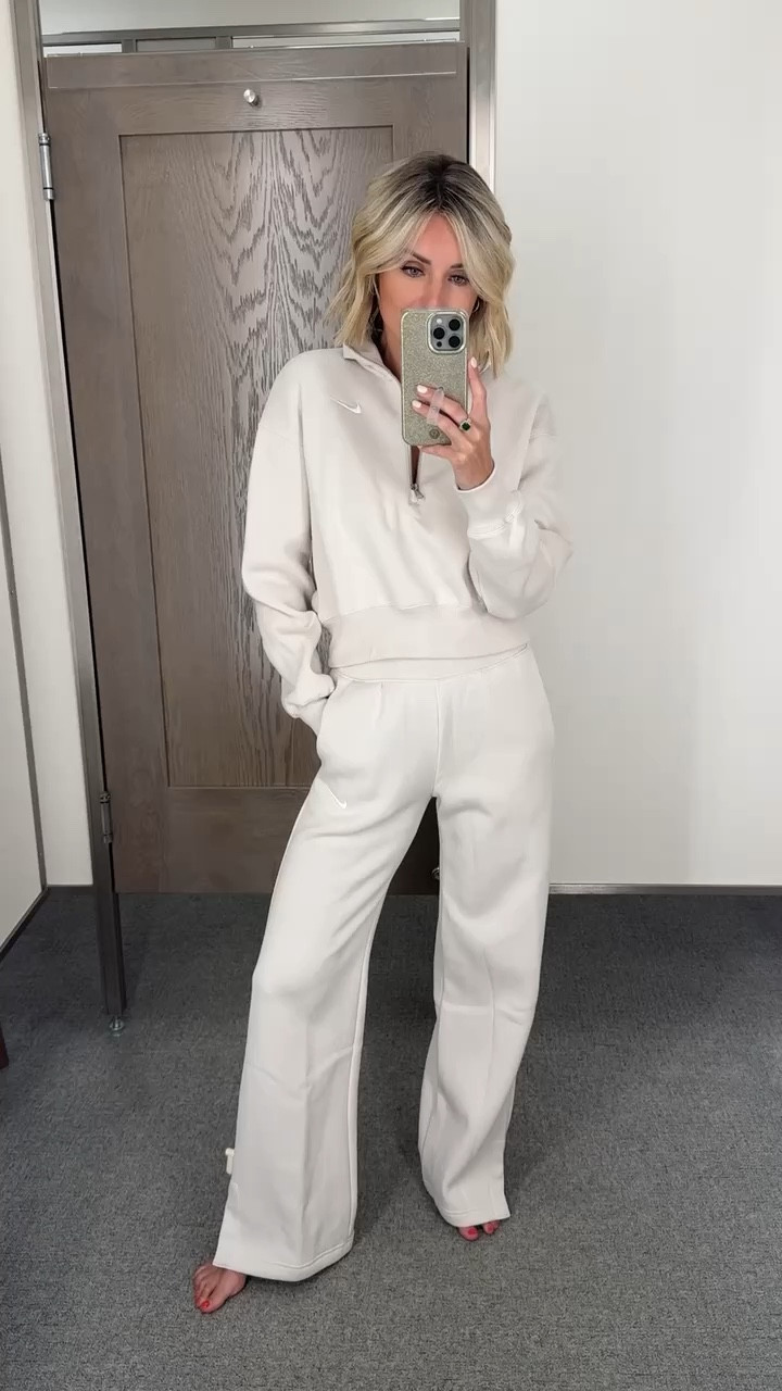 In love with this matching sweat set! This color is amazing! I’m 5’5 and the length of the pants is perfect! Wearing XS! 

Loverly grey, Nordstrom, Nsale, loungewear, matching set, sweat set, set

#LTKActive #LTKxNSale #LTKStyleTip