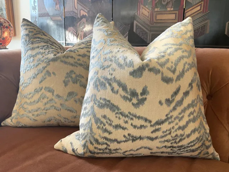 Cowtan and Tout Pillow Cover "rajah" in Blue Tiger -velvet Backing - Etsy | Etsy (Global)