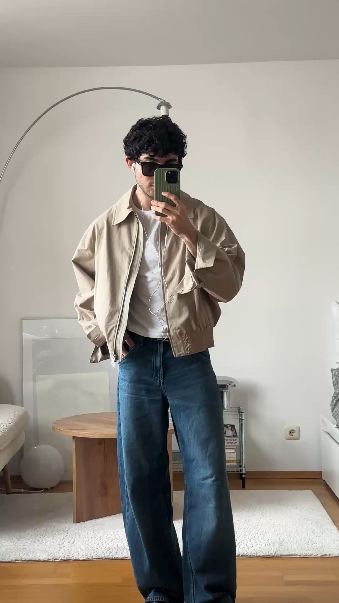 Frühling outfits | leichte beige jacke | blaue jeans | weißes t shirt | loafer 

#LTKherren #LTKdeutschland #LTKspring