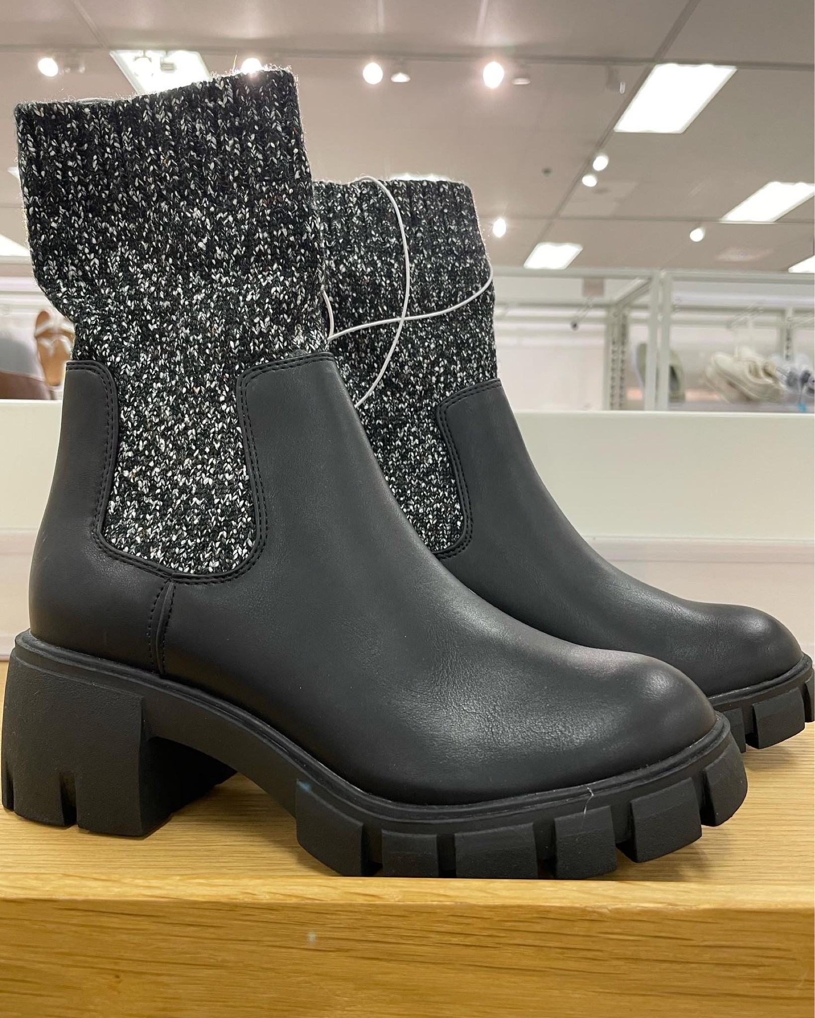 Women's Keeley Chelsea Boots - Universal Thread

#LTKshoecrush #LTKunder50 #LTKstyletip