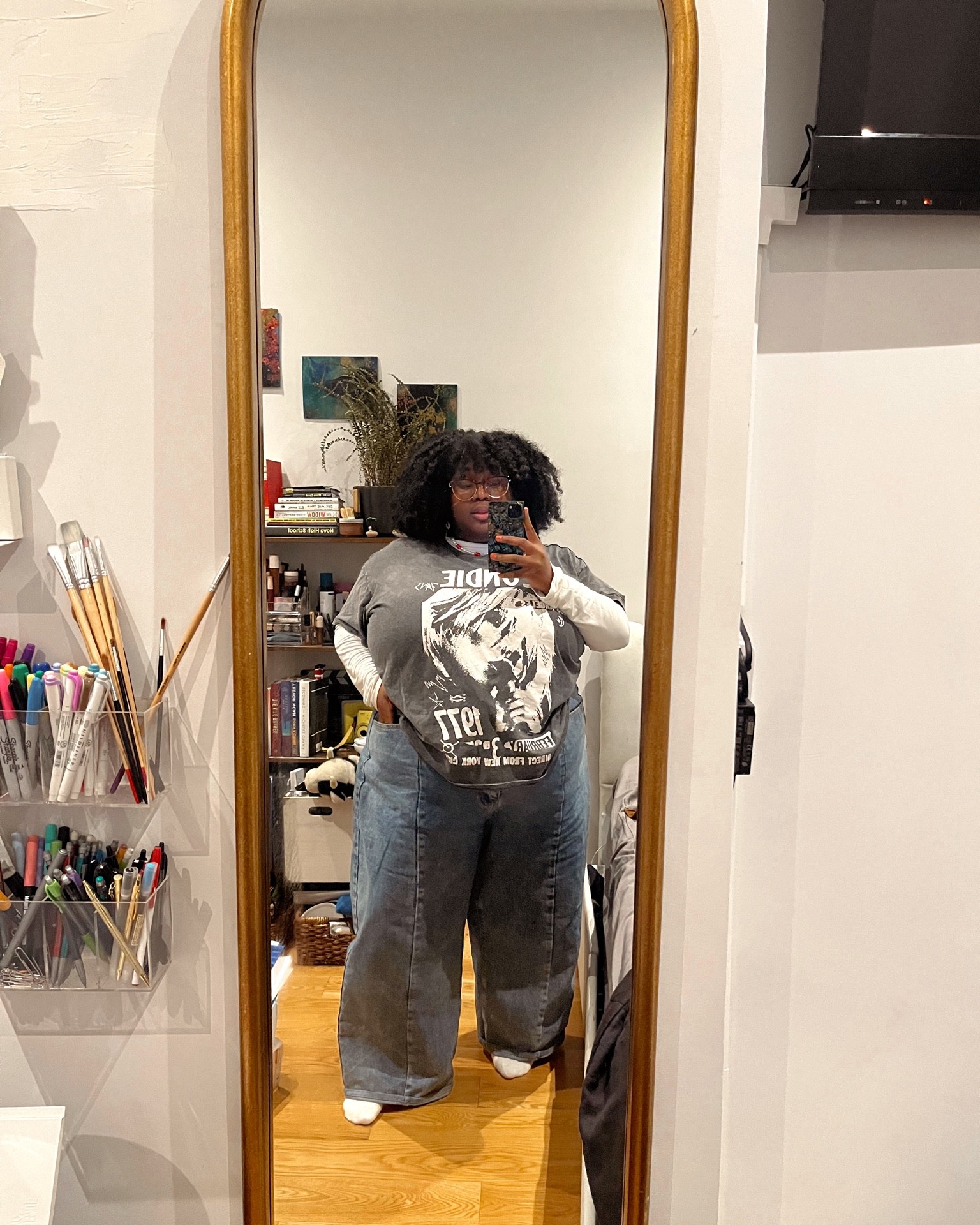 Loving this laid back look I wore today. It included this oversized graphic tee, my favorite wide leg pant, and a long sleeve bodysuit



#bodysuit
#graphictee
#widelegpants
#crocs
#plussize

#LTKcurves #LTKunder100 #LTKstyletip