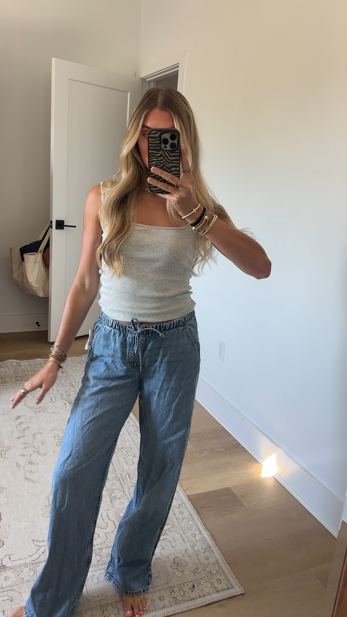 Gap size xs Low Rise UltraSoft Easy '90s Loose Jeans

#LTKootd #LTKSaleAlert #LTKTravel