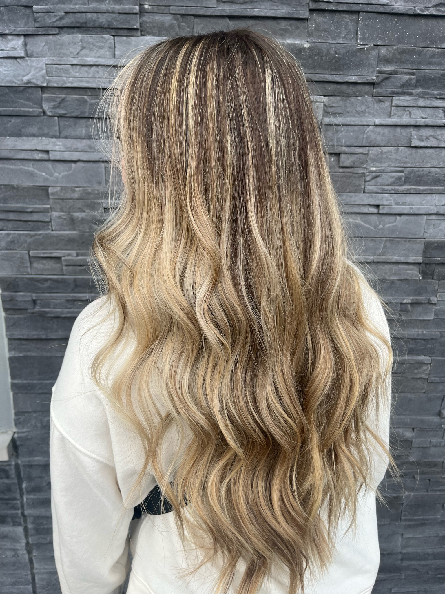 Fresh hair for a fresh year 🪩 

I’ve linked all the products I use and swear by! 
