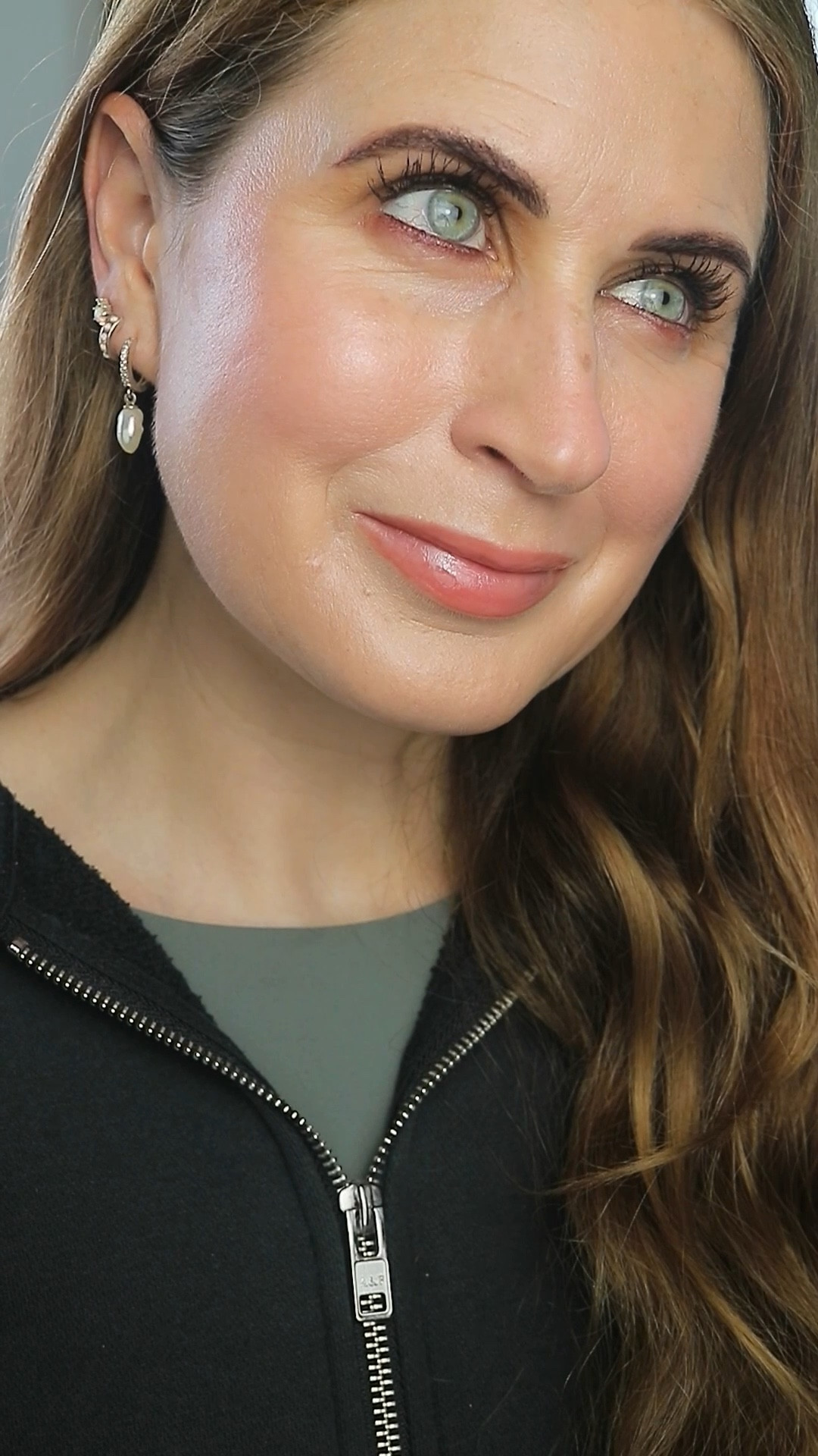 🍂 Autumn Makeup Look with a radiant glow ✨ I used the Vieve Skin Nova Primer for a hydrated, luminous base, then blended the Vieve Essential Eye Palette for the perfect fall eyeshadow look. For cheeks, the Sunset Blush Balm in Cherub gives that rosy autumn flush, and I finished with the Vieve Modern Lip Definer + Lip Dew in Mirror for glossy, natural lips 💄 AD-gifted

This is my go to Autumn makeup routine if you love glowy autumn skin and chic, everyday glam. All products are linked below 🧡 #Vieve #AutumnMakeup #FallBeauty

#LTKSeasonal #LTKBeauty #LTKOver40