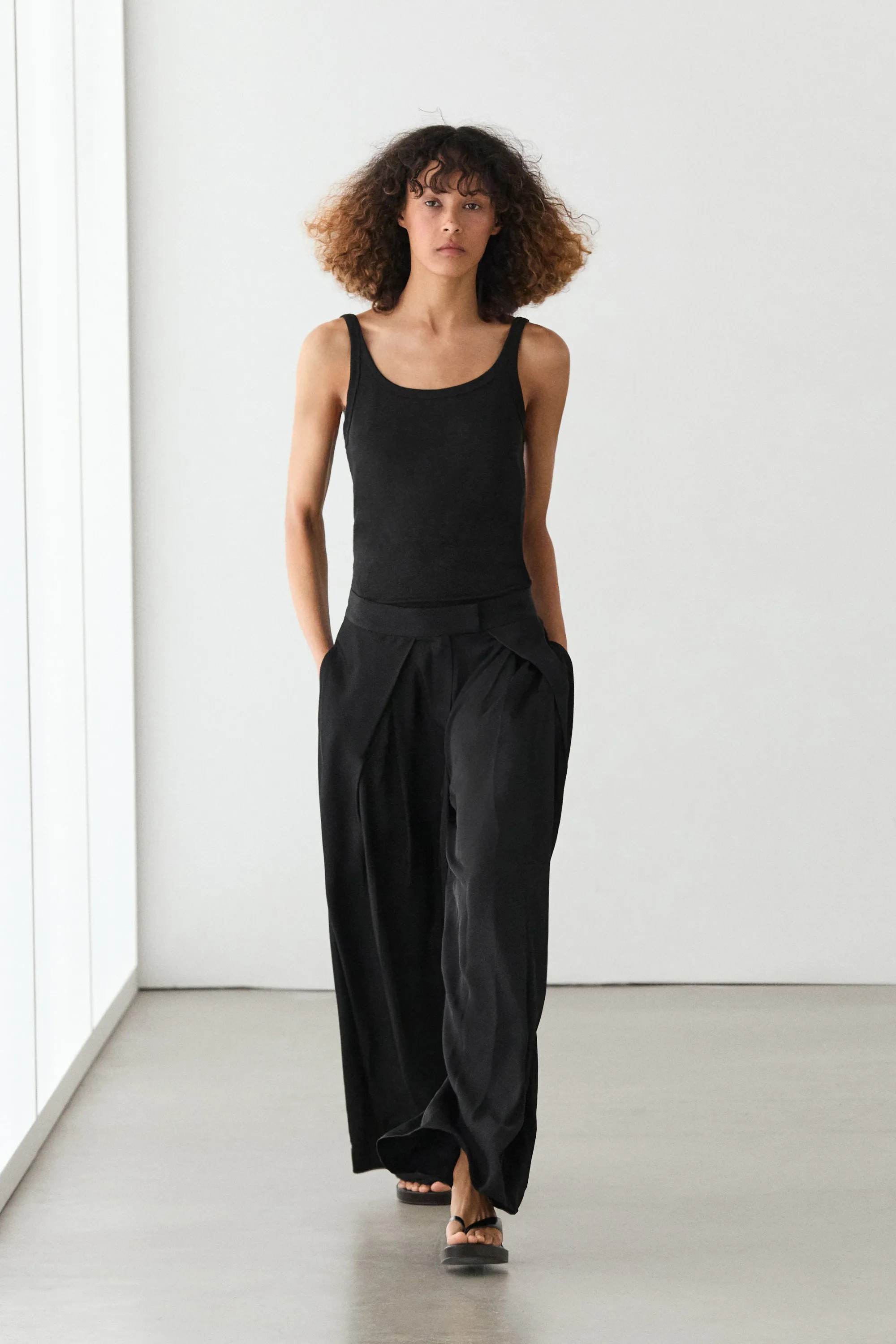 SATIN TROUSERS WITH DARTS | Massimo Dutti UK