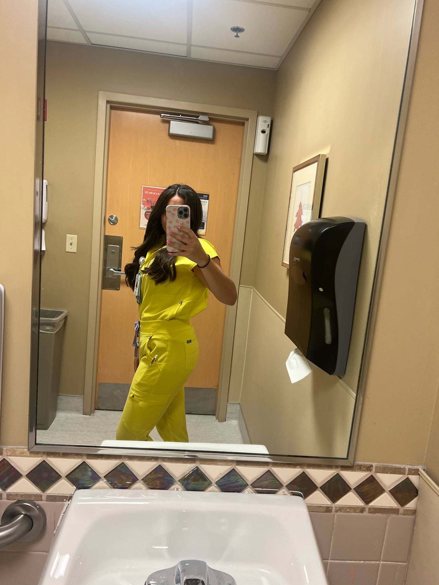 NEON YELLOW FIGS SCRUBS! out now!!!!
#nurse #nurseootd #yellowscrubs #scrubsootd #nightshiftootd

#LTKstyletip #LTKunder100 #LTKworkwear