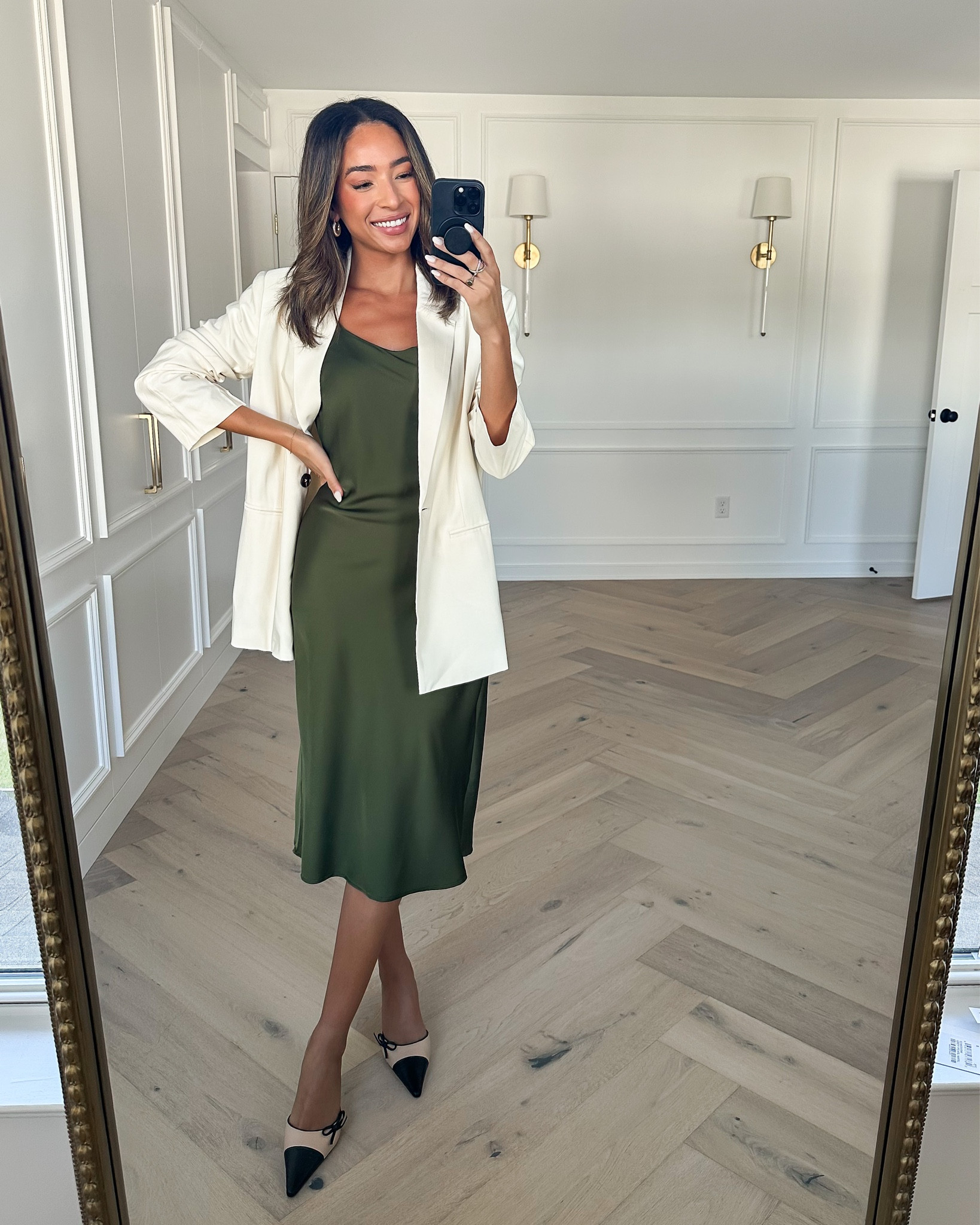 Nena Evans X Petal & Pup is live! Wearing the olive satin Natalia midi dress in size 4 (runs slightly small in bust, size up if you need extra room in the chest) and cream Noelle blazer in size 2 (very oversized fit, size down).





Nena Evans X Petal & Pup
Midi dress outfit
Satin midi dress outfit
Blazer outfit
Workwear outfit
Transition outfit
Date night dress
Brunch dress
Fall transition dress


#LTKunder100 #LTKstyletip #LTKworkwear