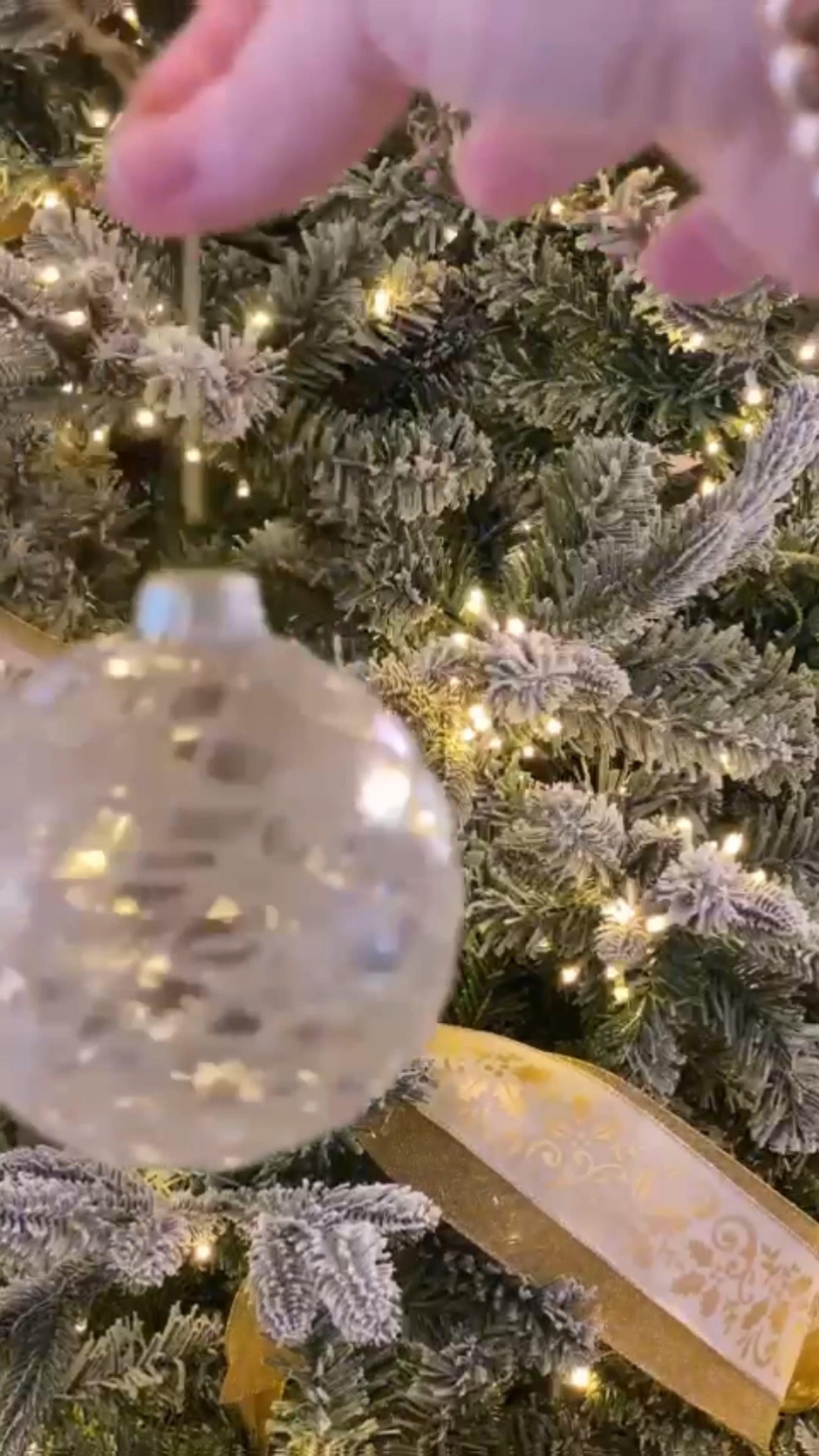 Christmas tree. Christmas decor. Ornaments. Neutral decor. Flocked balls. Ribbons. Amazon finds. 

#LTKfindsunder100 #LTKHoliday #LTKSeasonal