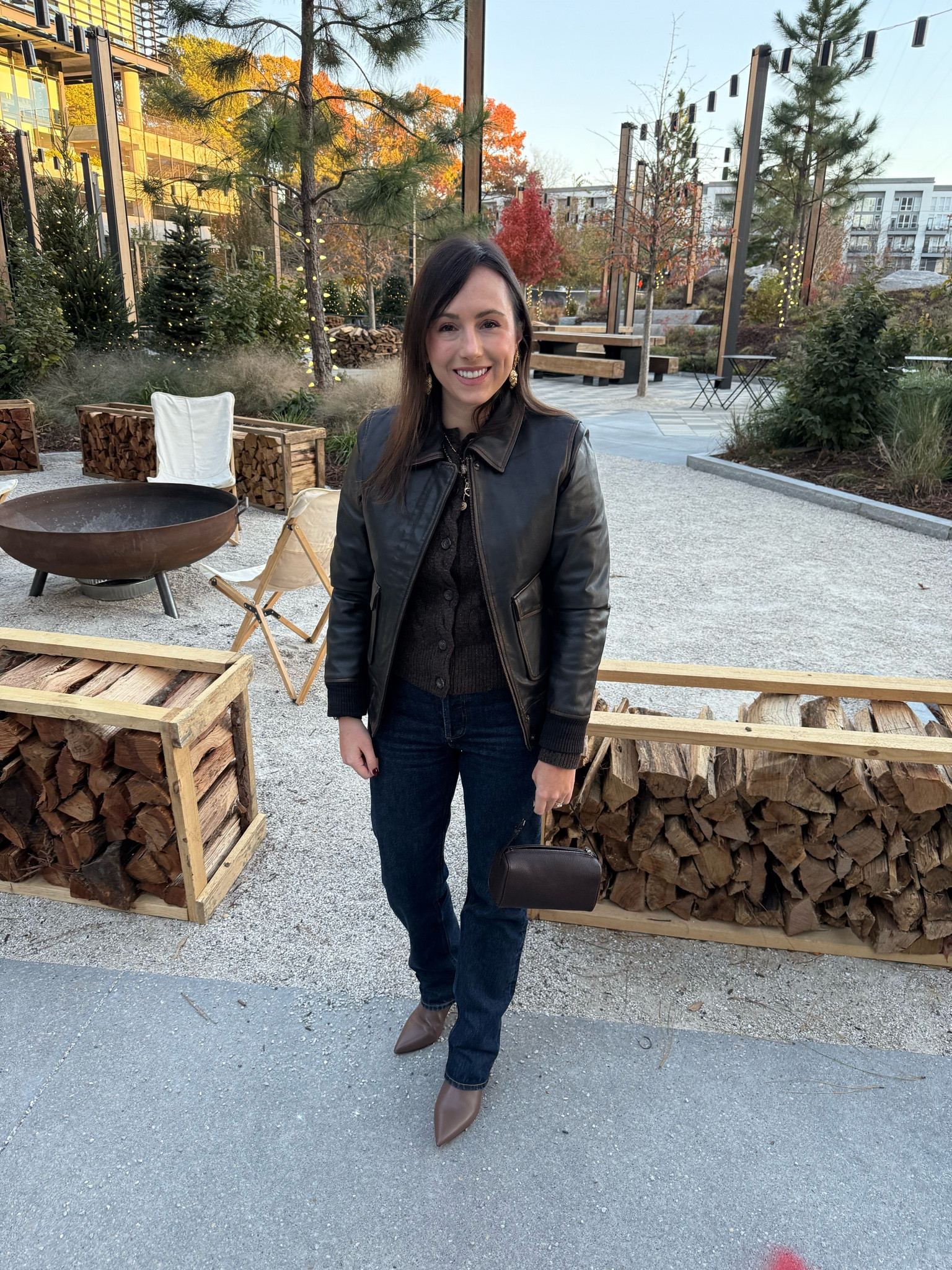 Brown leather bomber jacket (size medium and actually very warm!), Ralph Lauren cable knit cardigan (size small), agolde jeans (tts 25), Marc fisher boots, Kendra Scott earrings



#LTKSeasonal #LTKHoliday #LTKGiftGuide