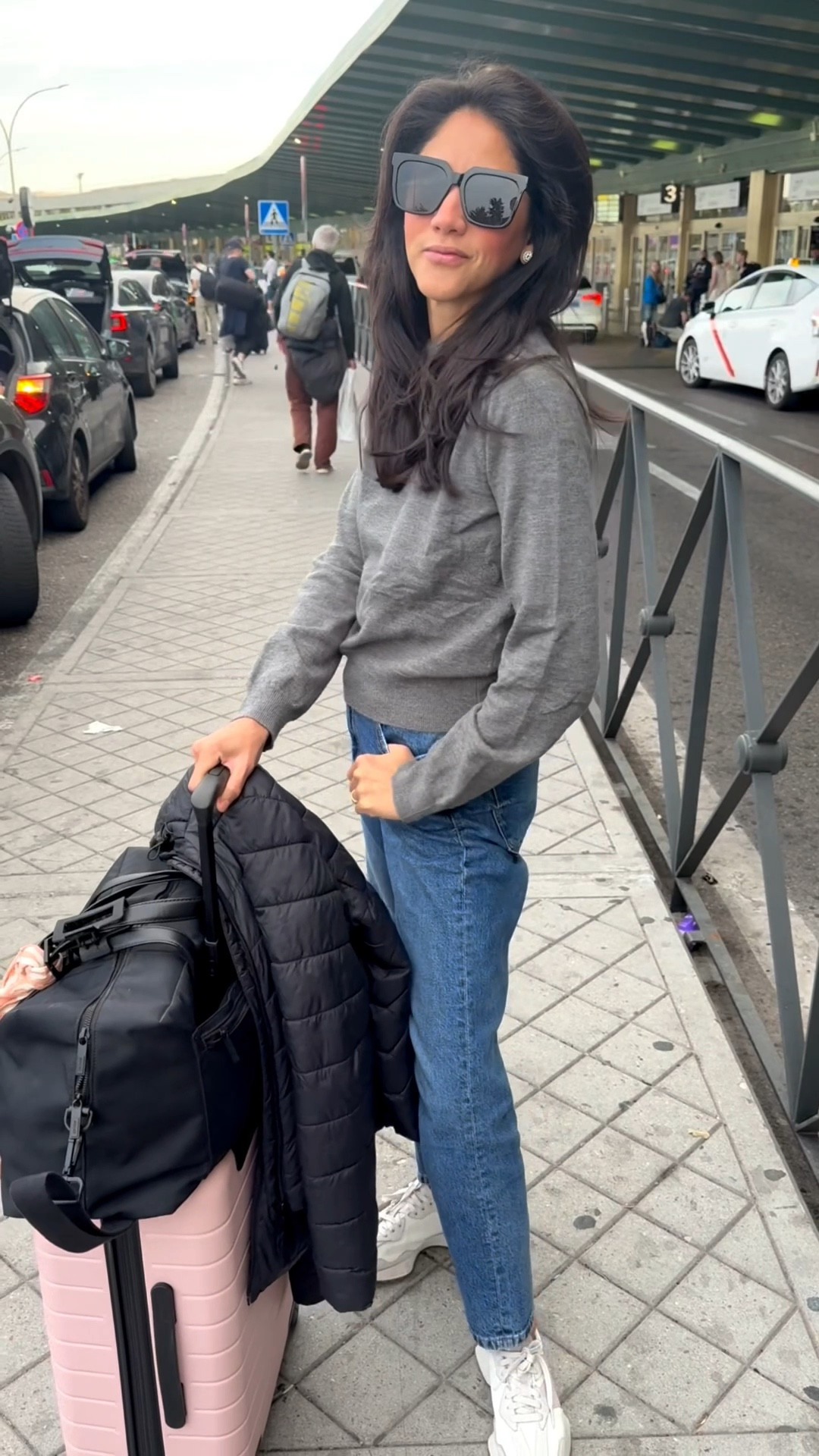 Sweater, baggy jeans and sneakers for travel day ✈️ 

#LTKFindsUnder100 #LTKTravel #LTKStyleTip