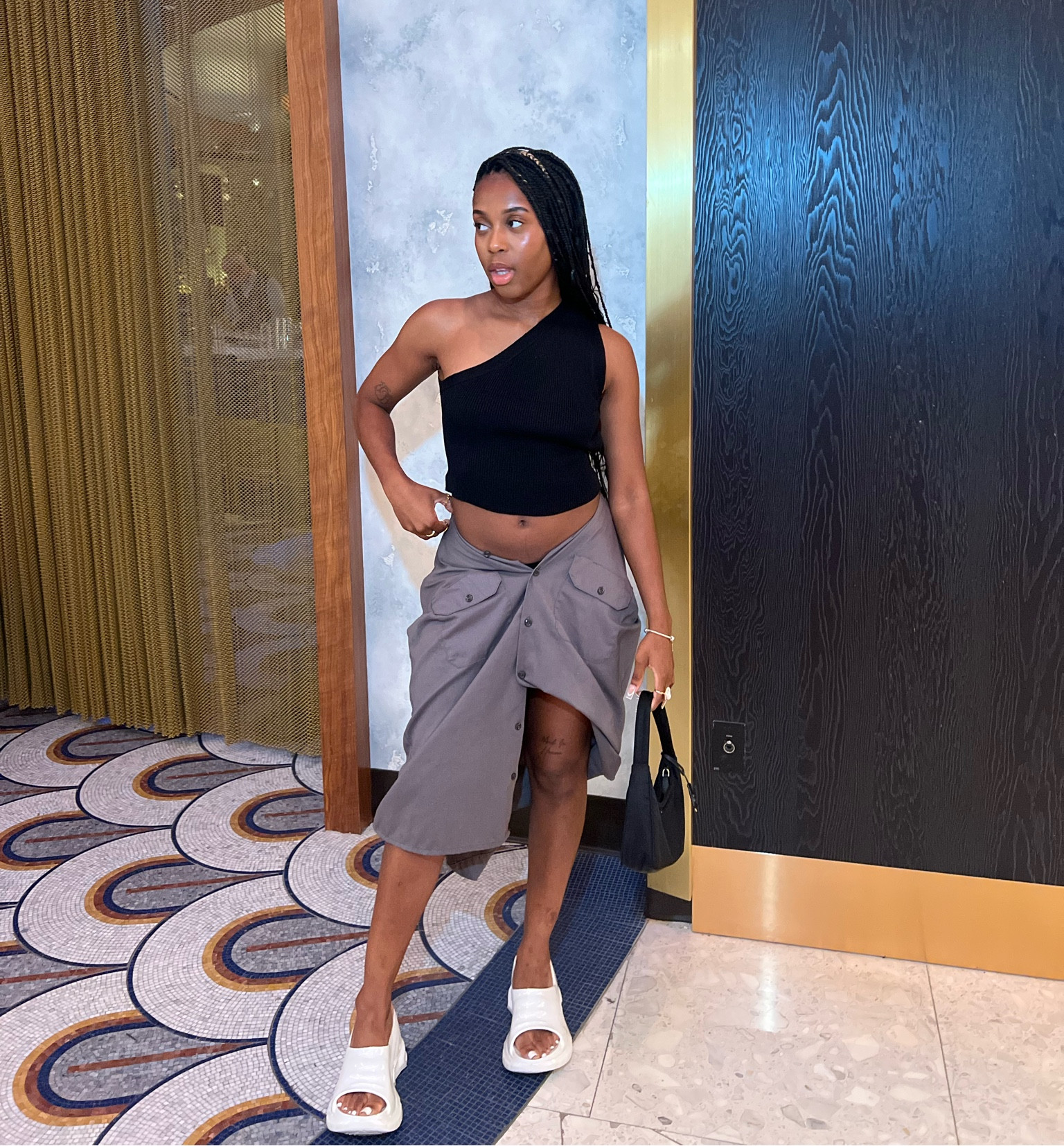 shoes : givenchy
bag: prada