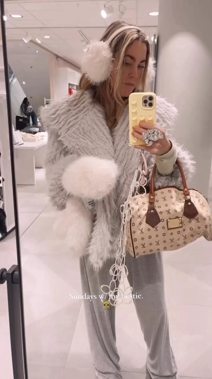 Slouchy wide leg pants, a fluffy grey jacket and this oversized coat 💫💫 us twins are always adding cute accessories we linked all for you and when something is out of stock or is not available online we find similar styles for you!!
have an amazing day beauties xoxo 


#LTKU #LTKHoliday #LTKStyleTip