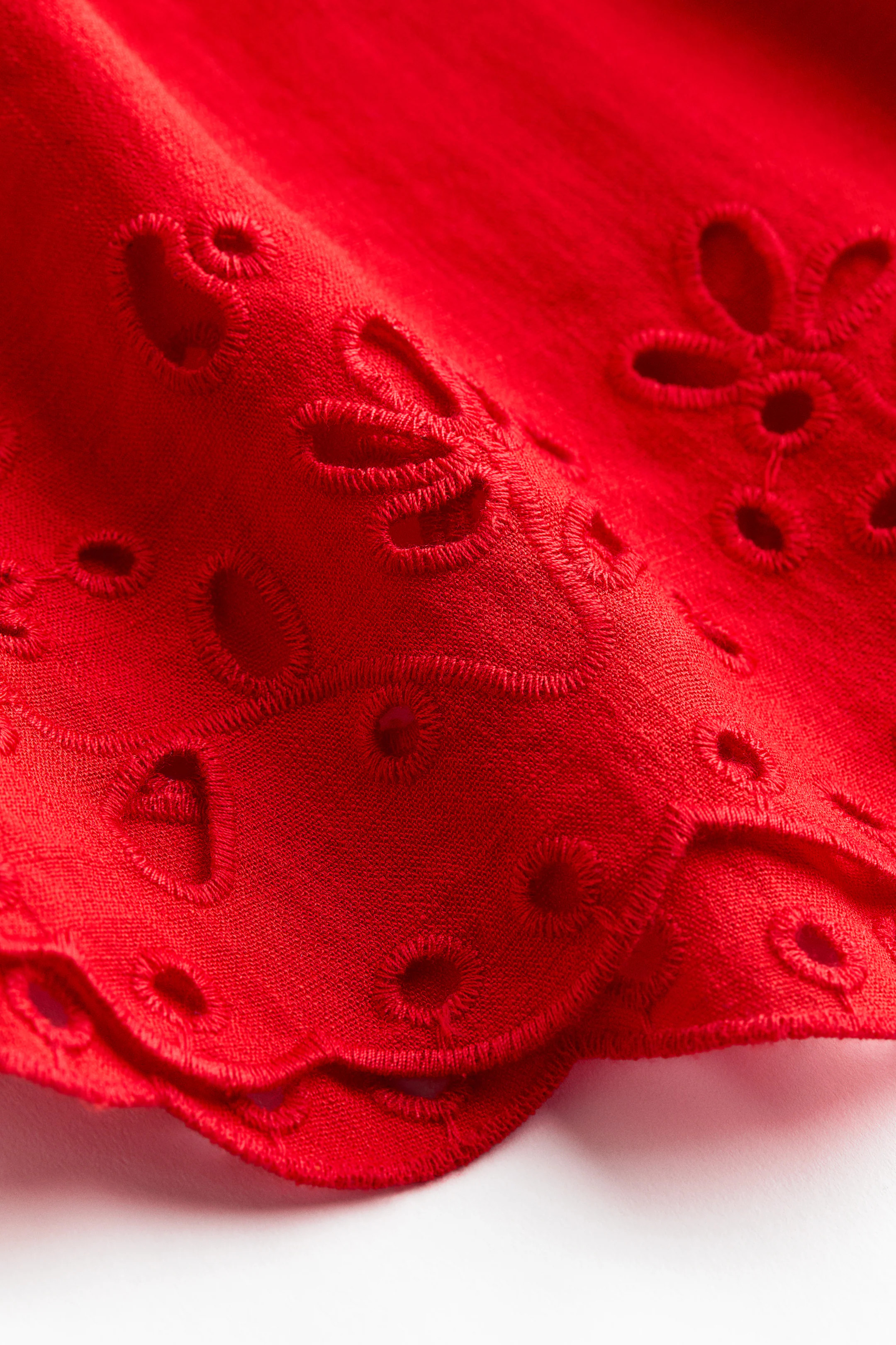 Shorts with Eyelet Embroidery | H&M (US + CA)