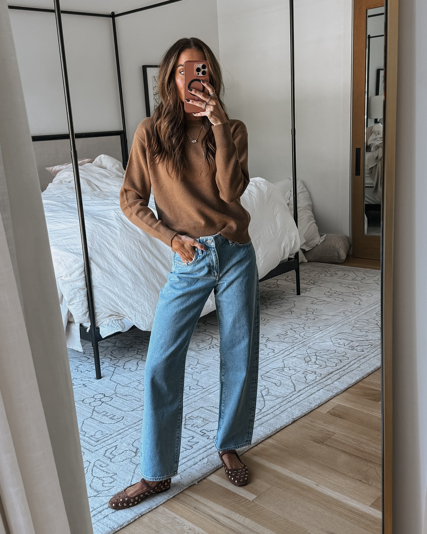 a cashmere sweater is an investment piece you will not regret!🤎 so cozy, timeless, and pretty! 🫶🏻