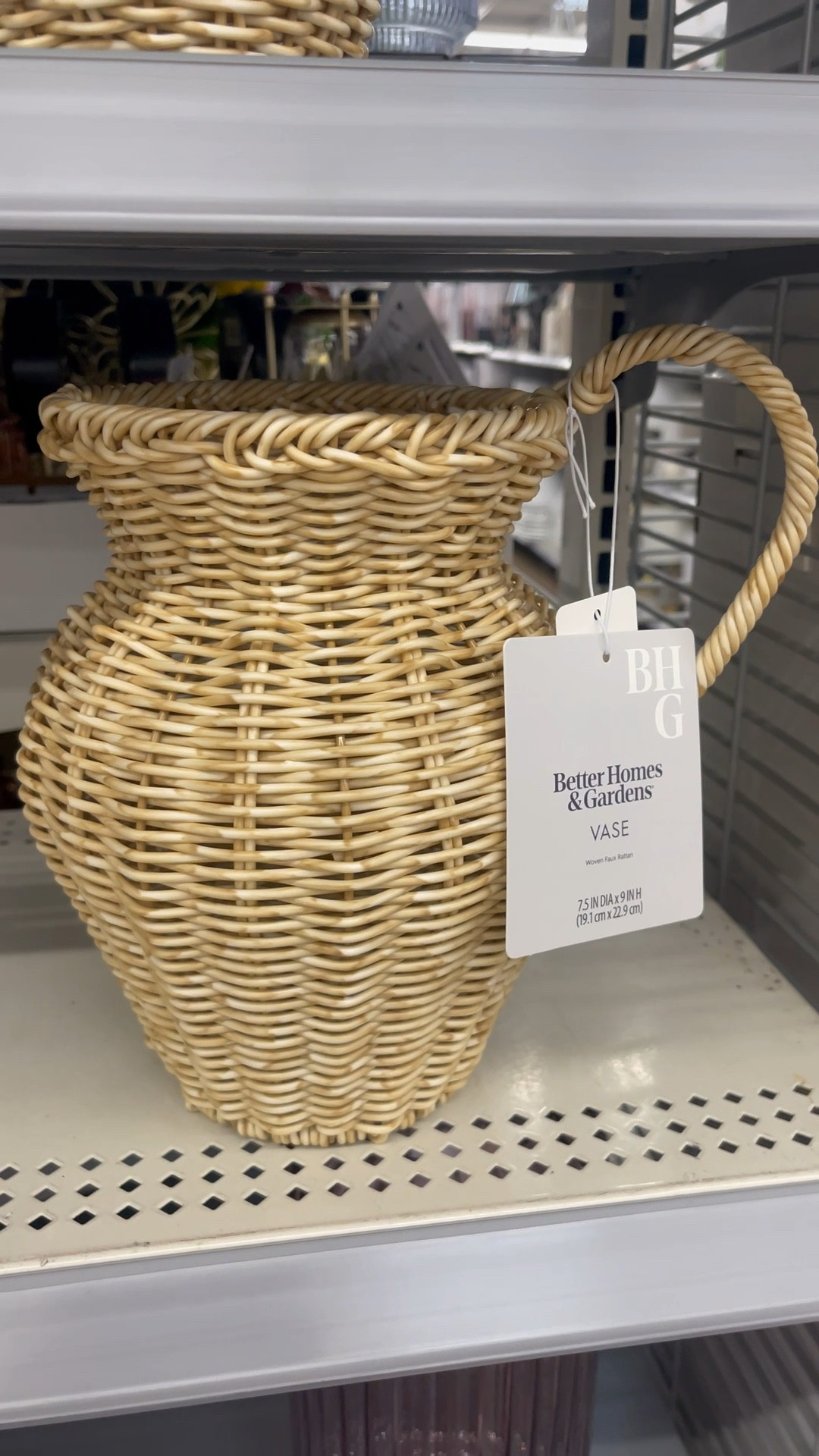 Rattan vase with handle only $13!!

Walmart, Walmart home, rattan, rattan vase, rattan flower vase, decorative vase, shelf styling, coastal, coastal decor, coastal home 

#LTKHome #LTKFindsUnder50 #LTKSeasonal