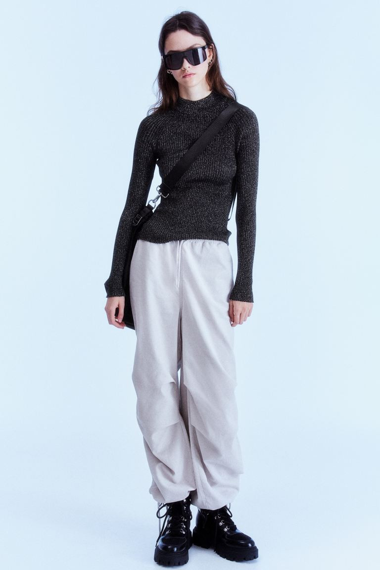 Geripptes Glitzershirt | H&M (DE, AT, CH, NL, FI)